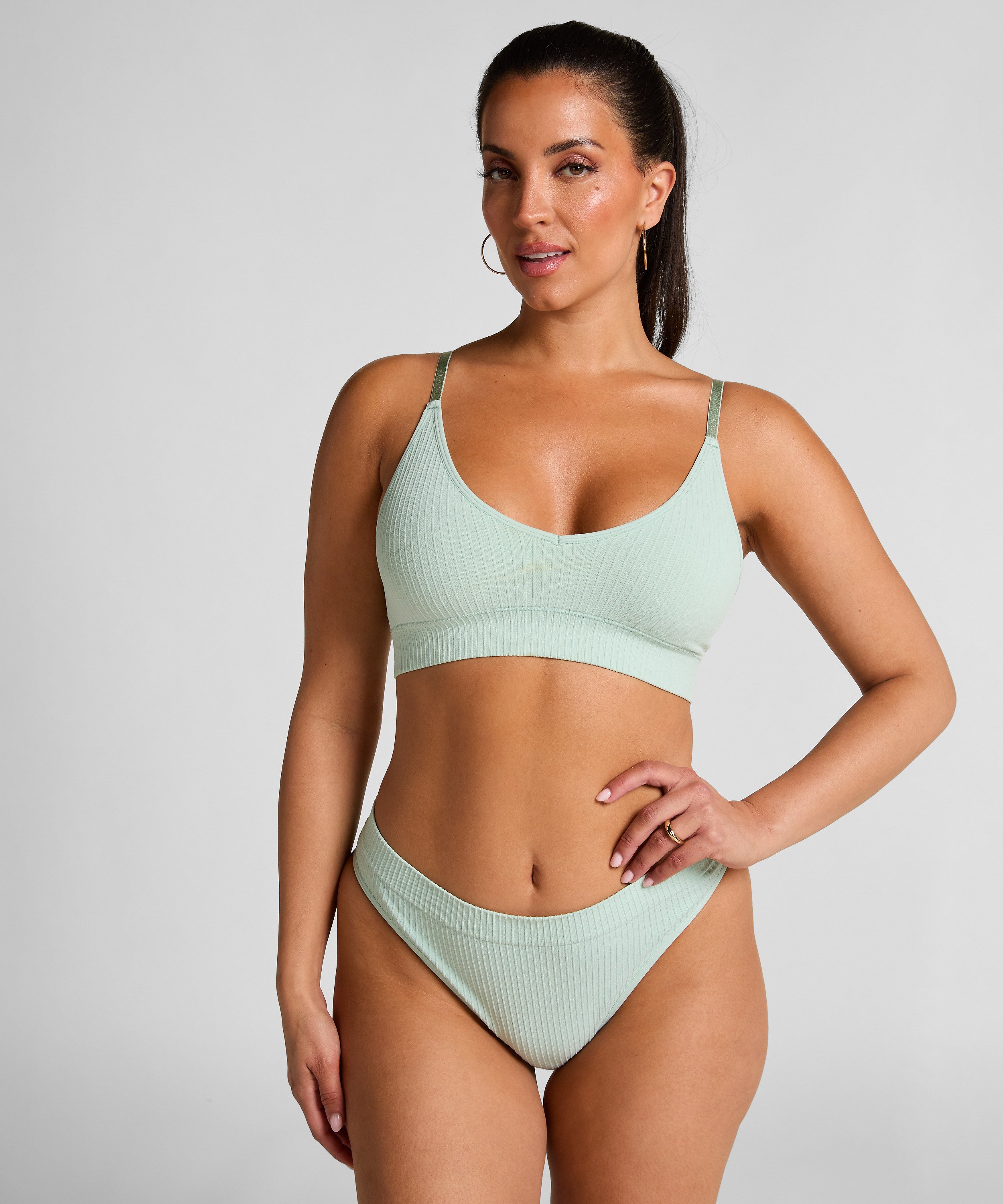 Dianne Bralette, Green, main