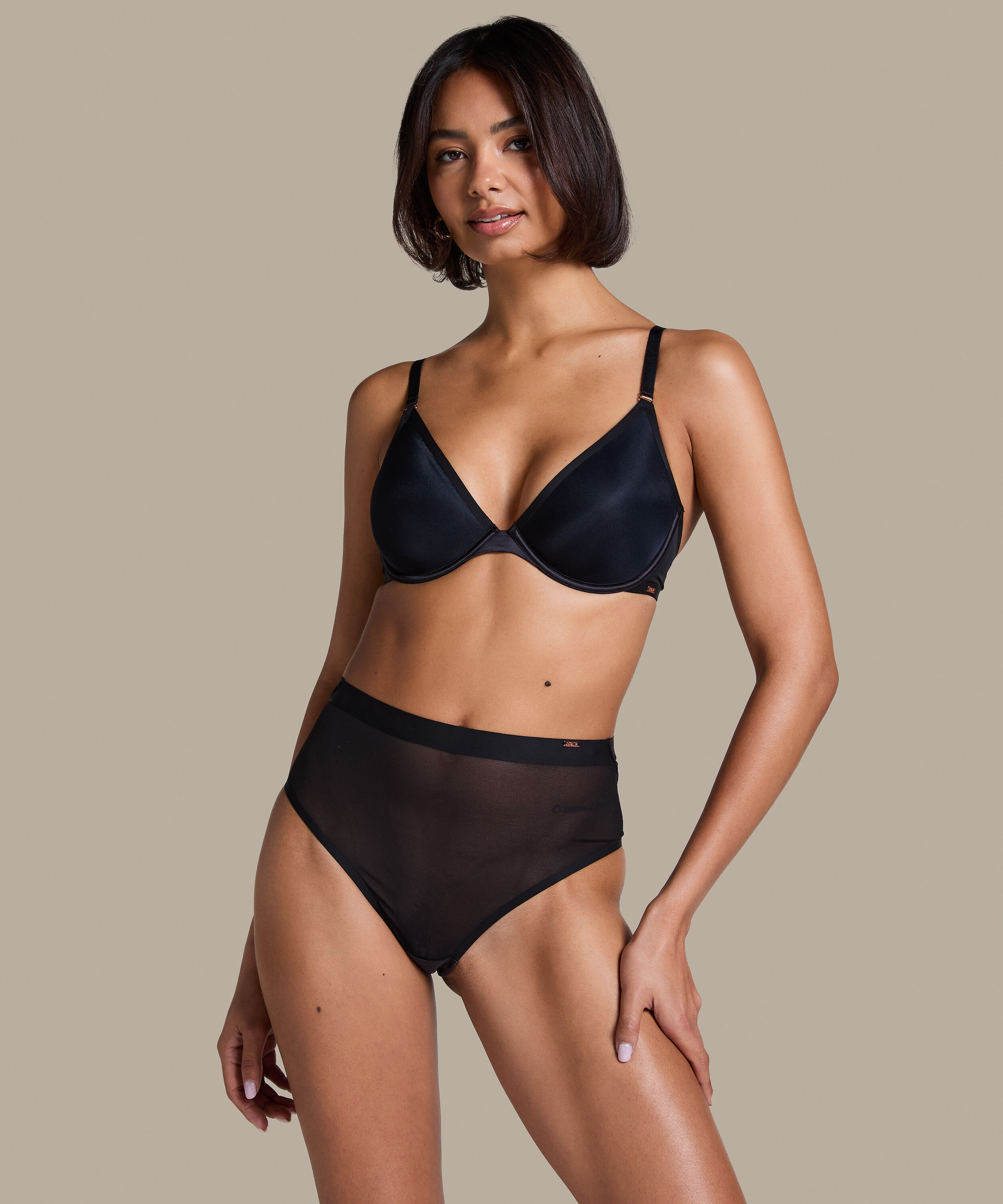 Essential High Brazilian, Black