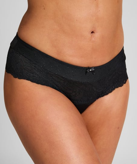 Sophie Boxerthong, Black