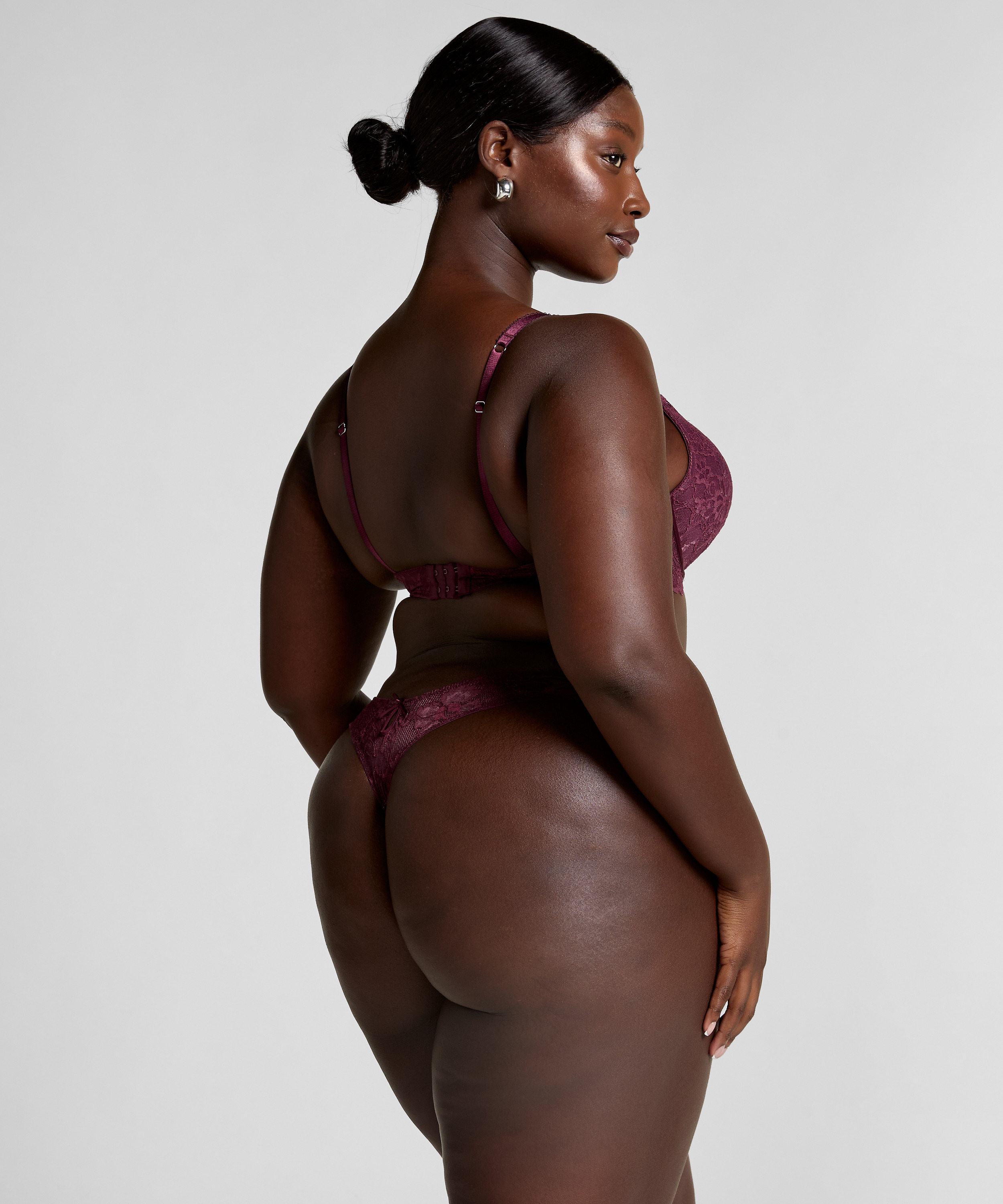 Isadora Thong, Red, main