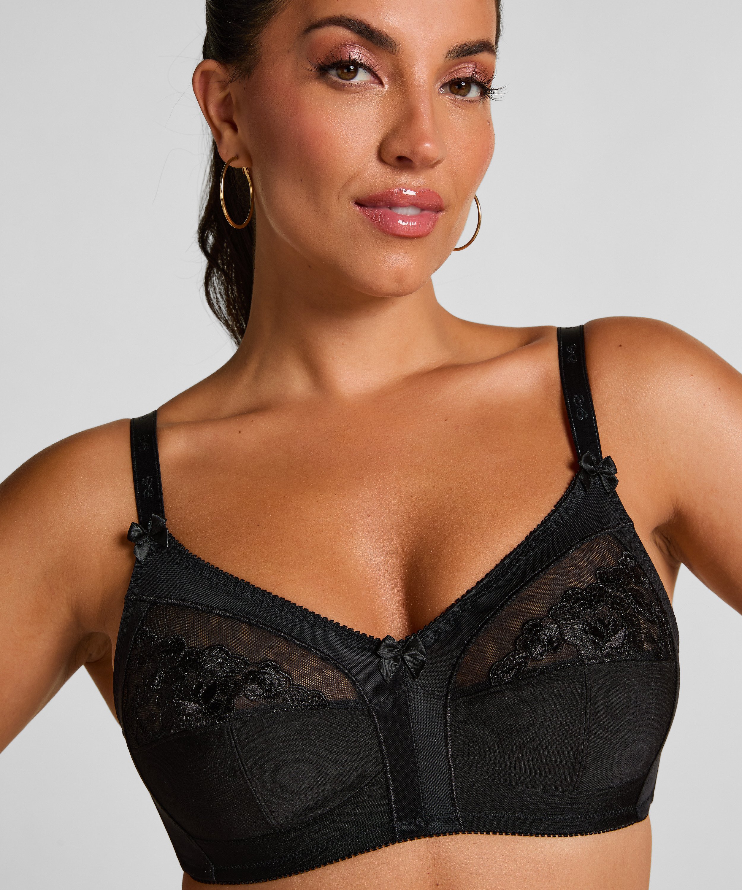 Sara Non-Padded Non-wired Bra, Black, main