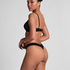 Pia Thong, Black
