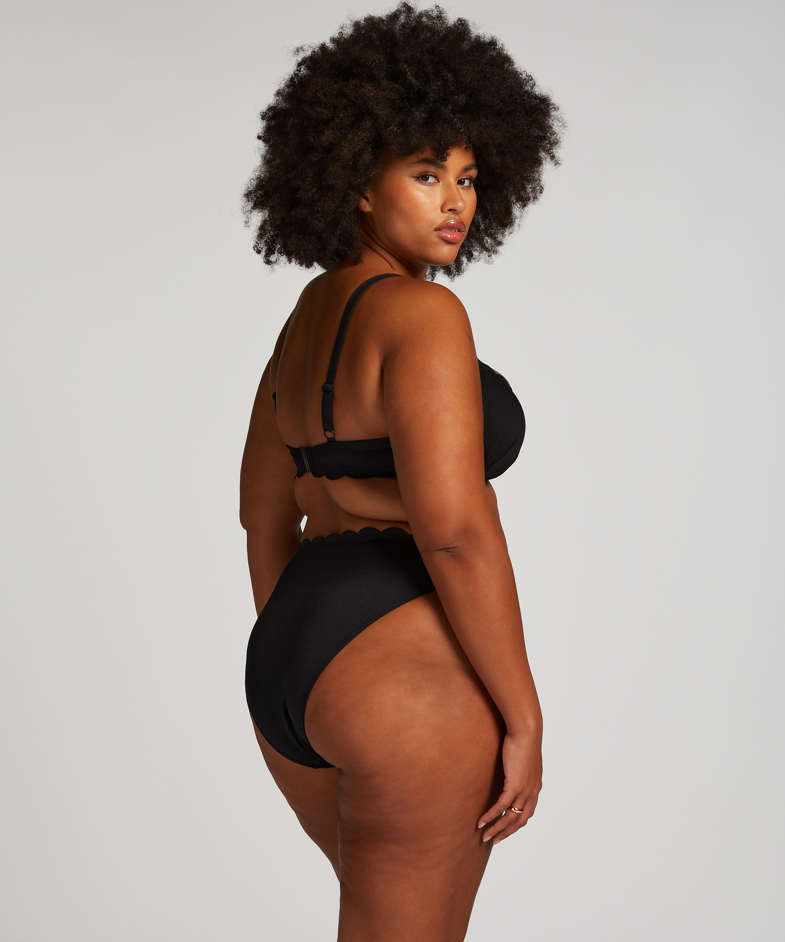 Scallop Padded Underwired Bikini Top, Black, main