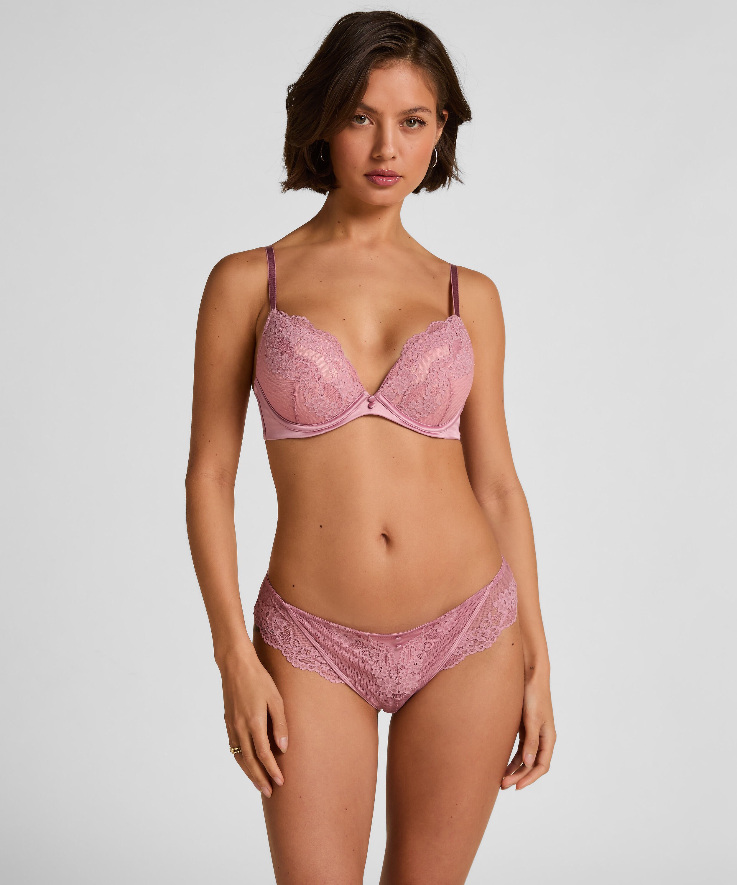 Brazilian Laila, Pink