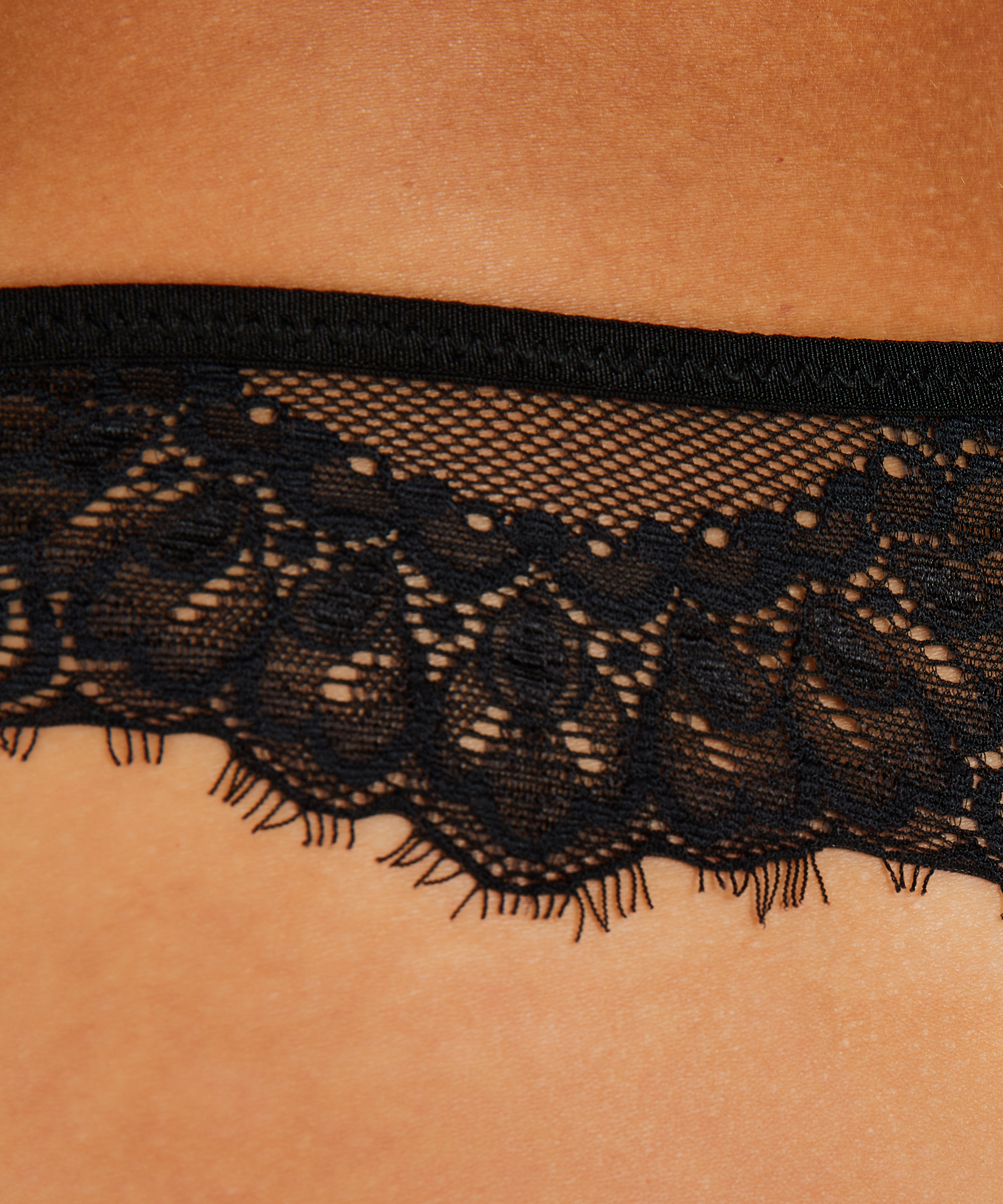 Latisha Thong, Black, main