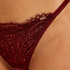 Lara Thong, Red