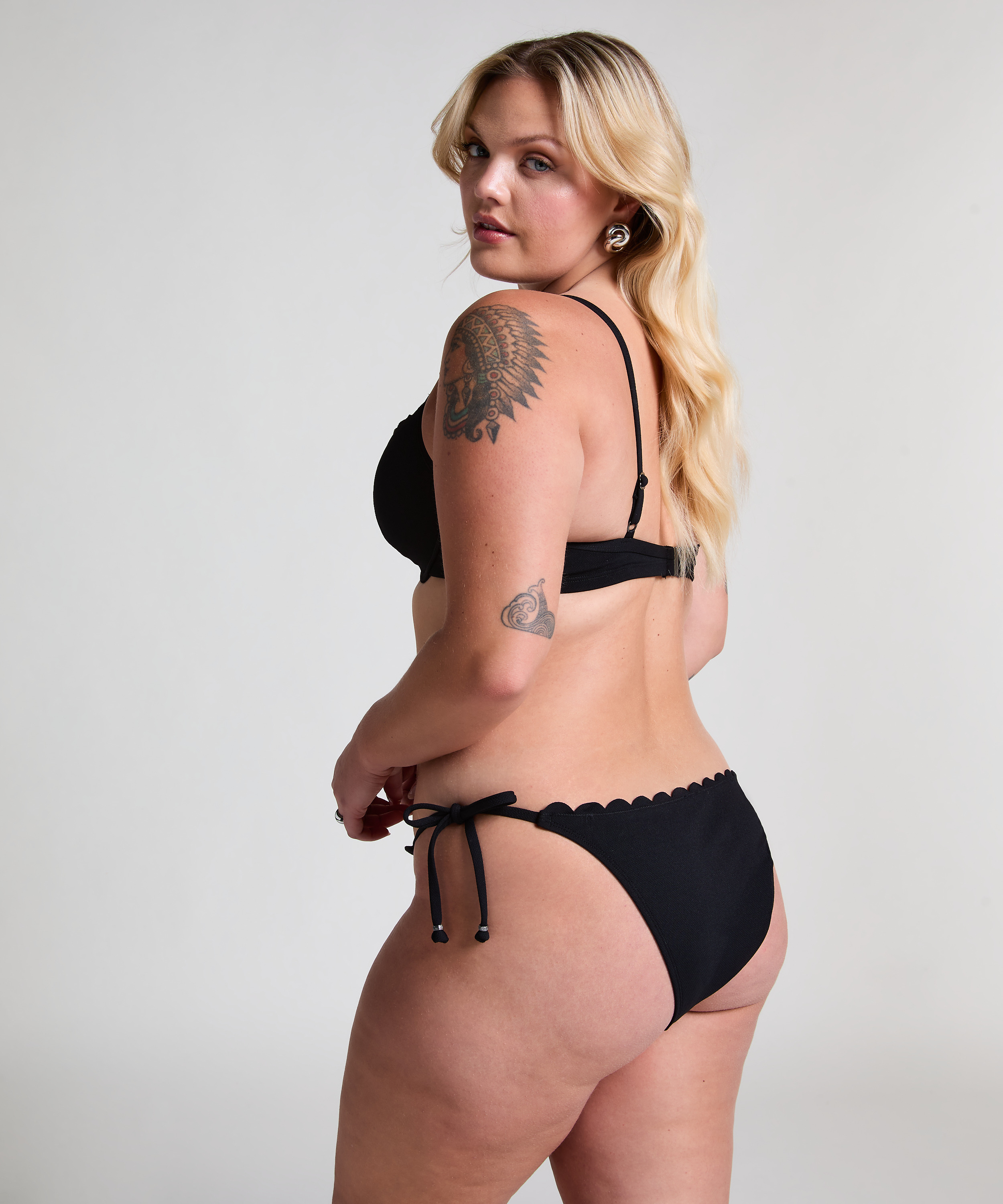 Scallop Padded Underwired Bikini Top, Black, main