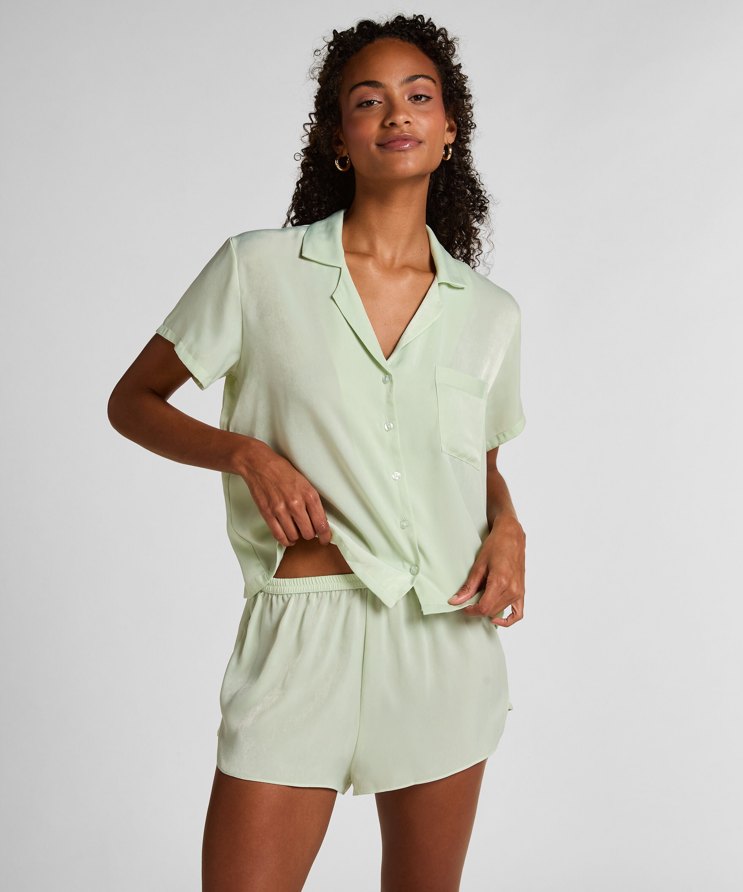 Short Satin Minimal, Green Short Satin Minimal, Green