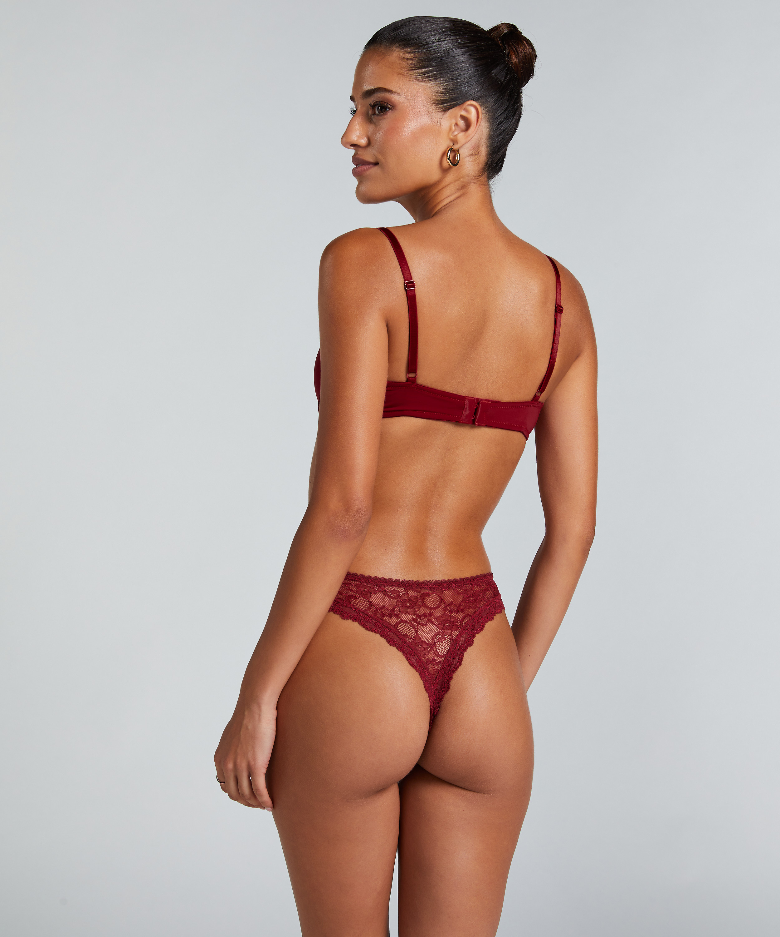 Riley Brazilian, Red, main