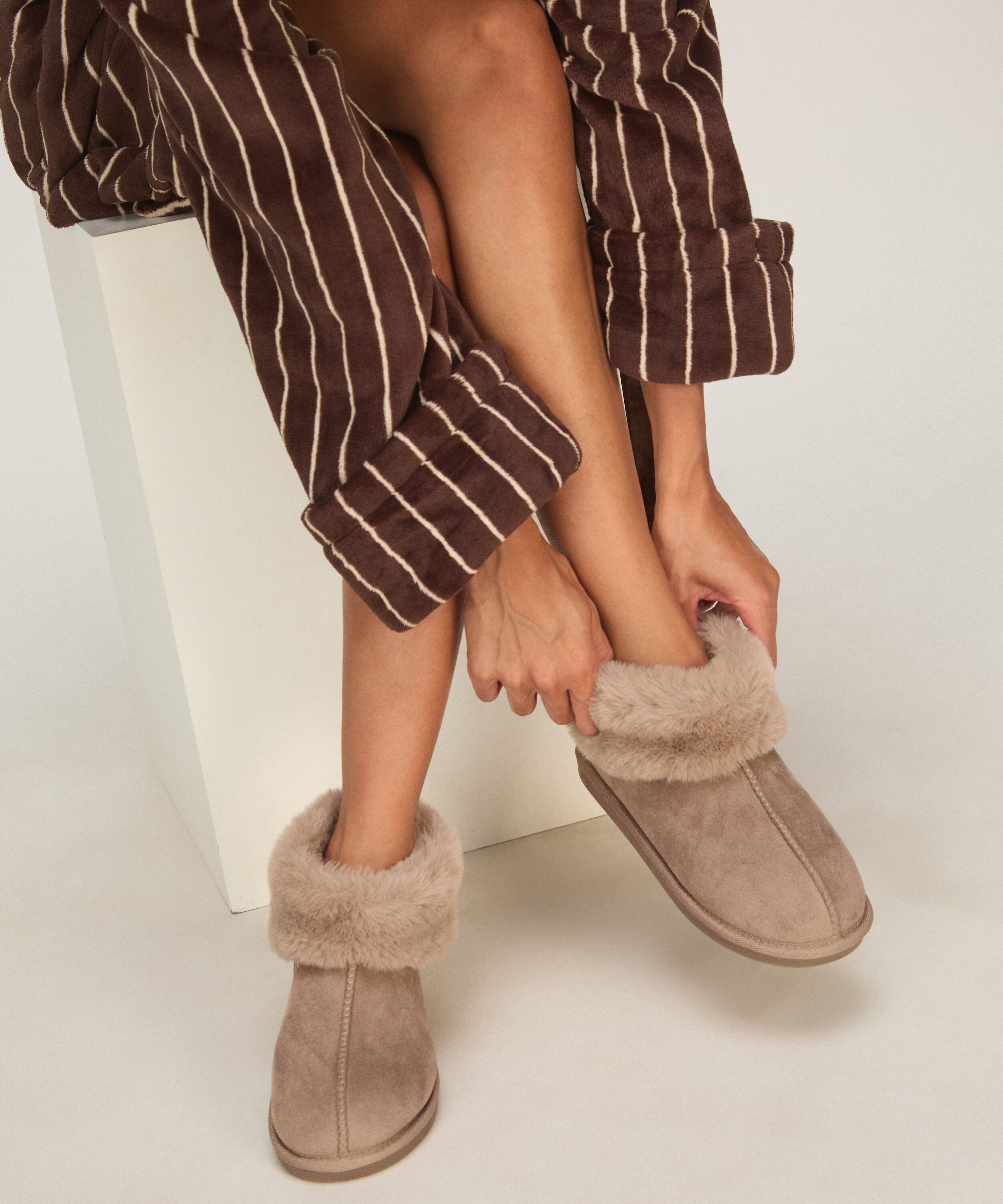 Slipper Boot Faux Suede, Grey