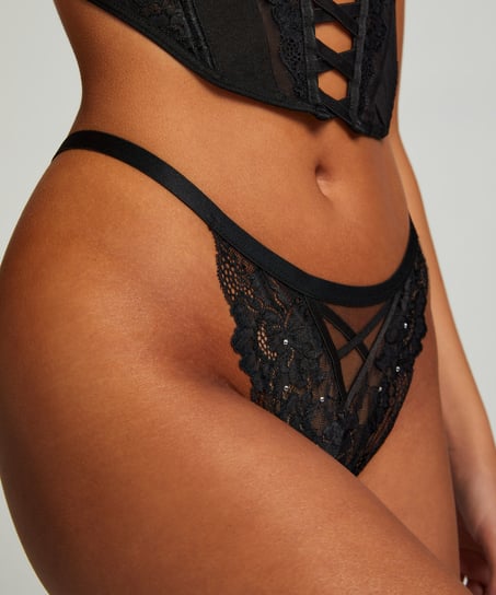 Gigi Thong, Black