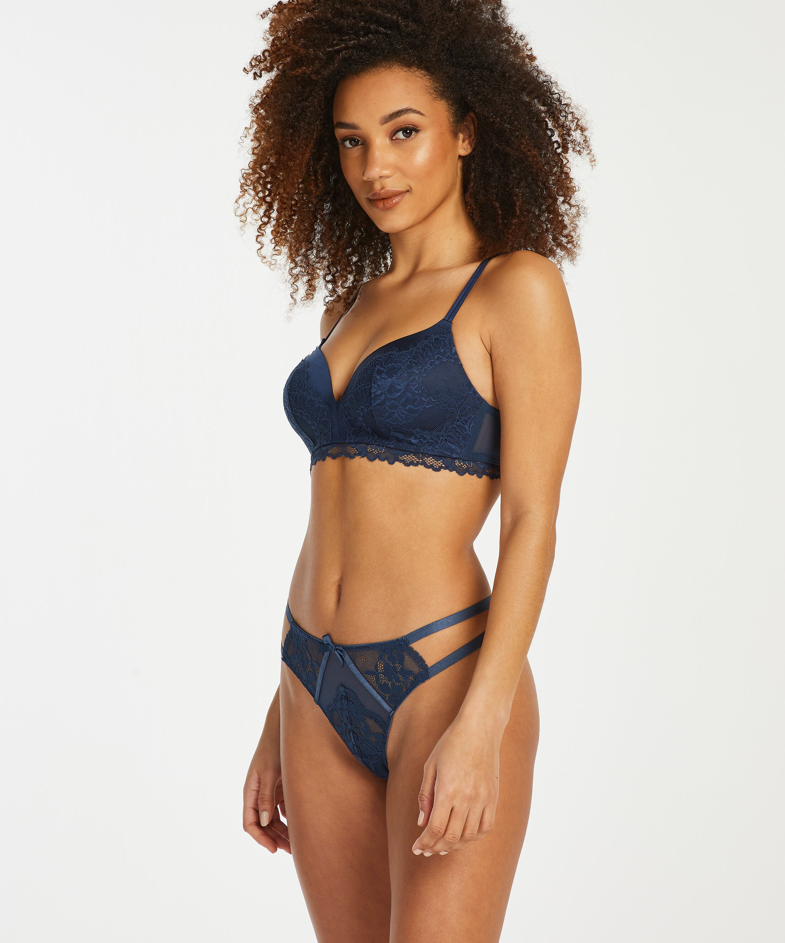 Halle thong, Blue