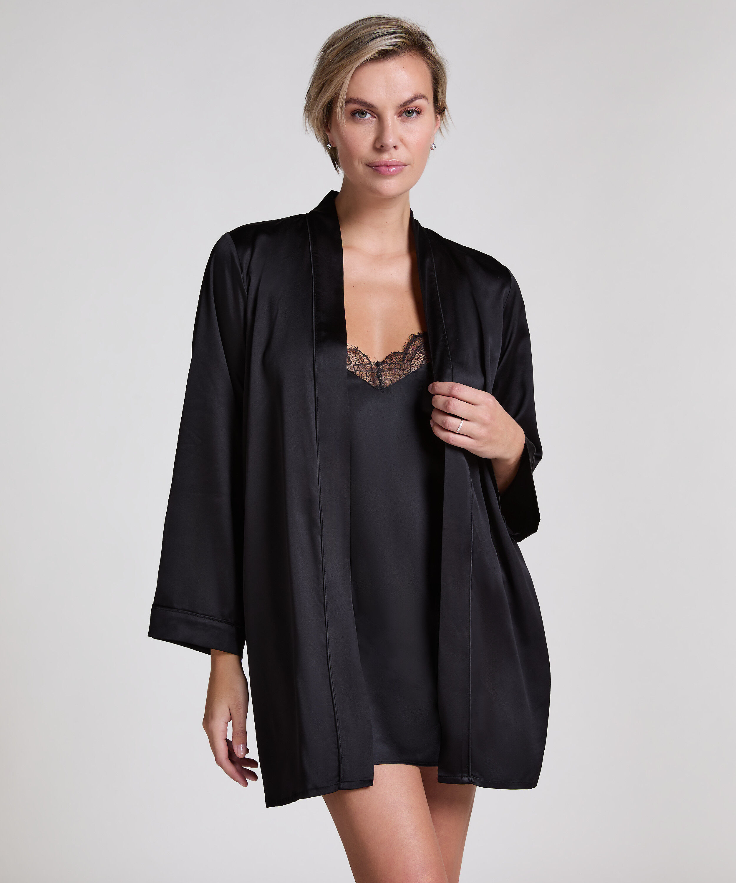 Satin kimono, Black