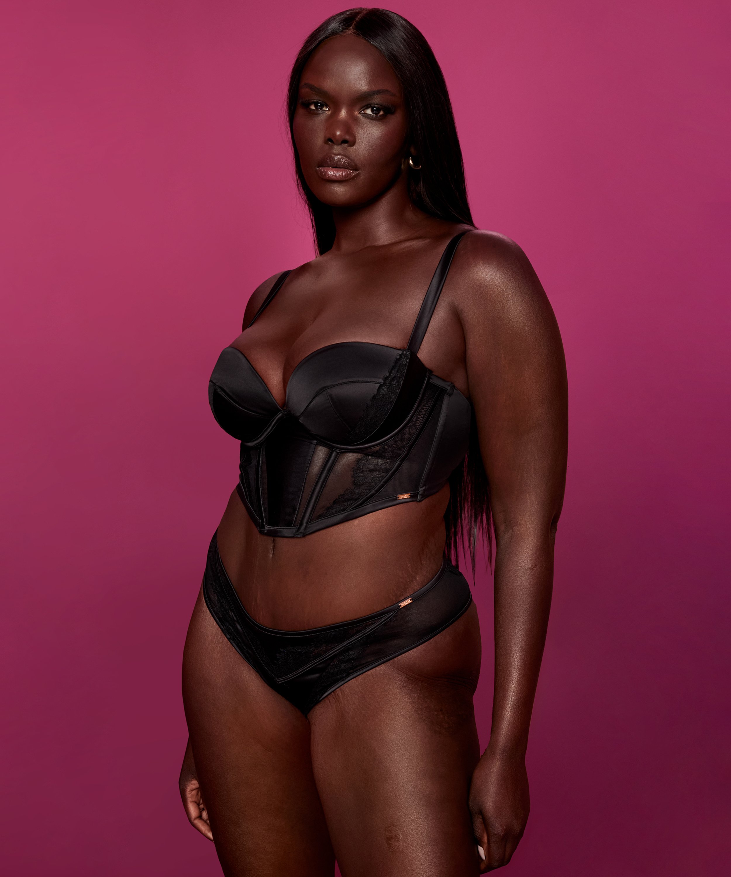 Nicole Brazilian, Black, main