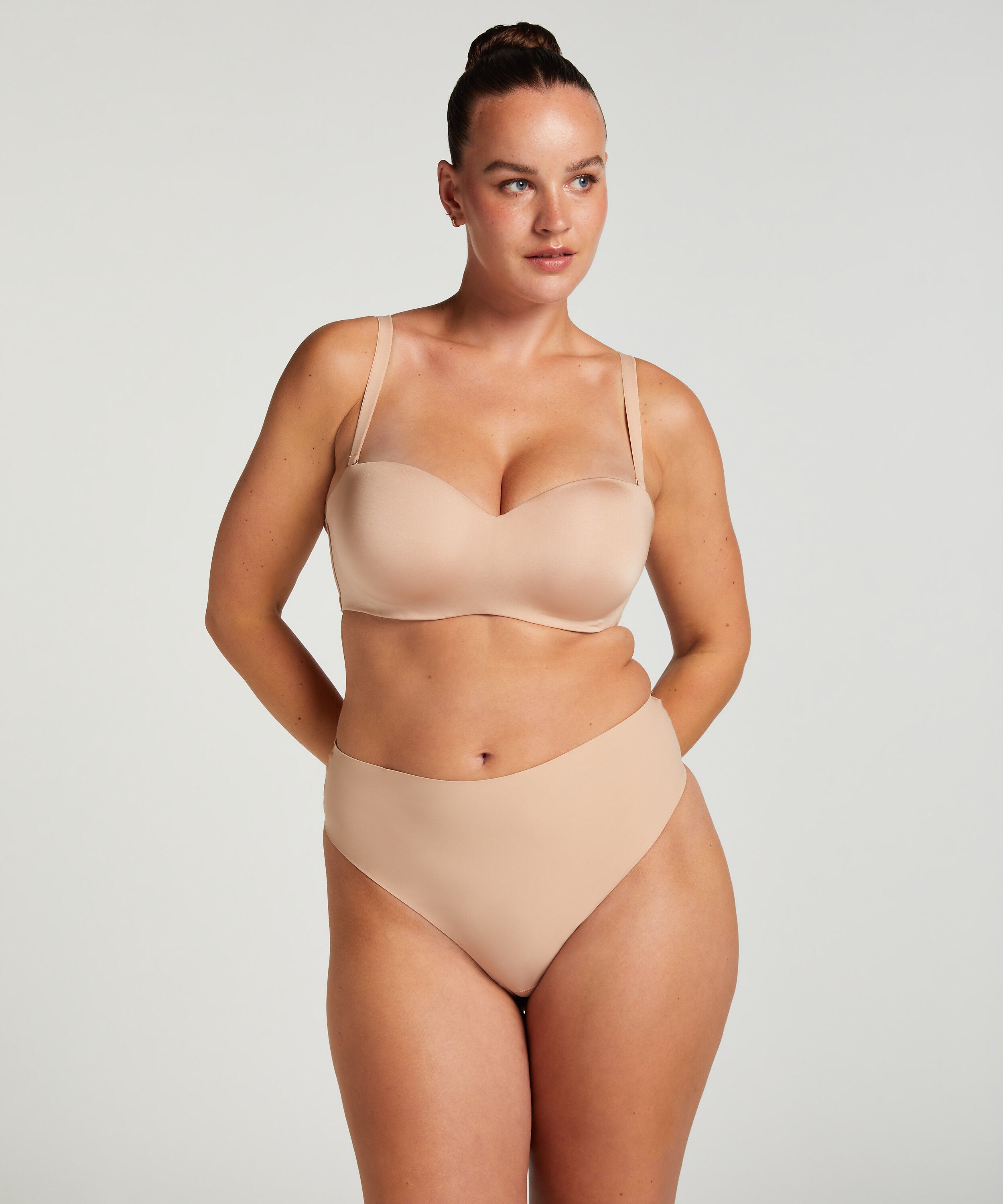 Smooth Padded Underwired Strapless Push-Up Bra