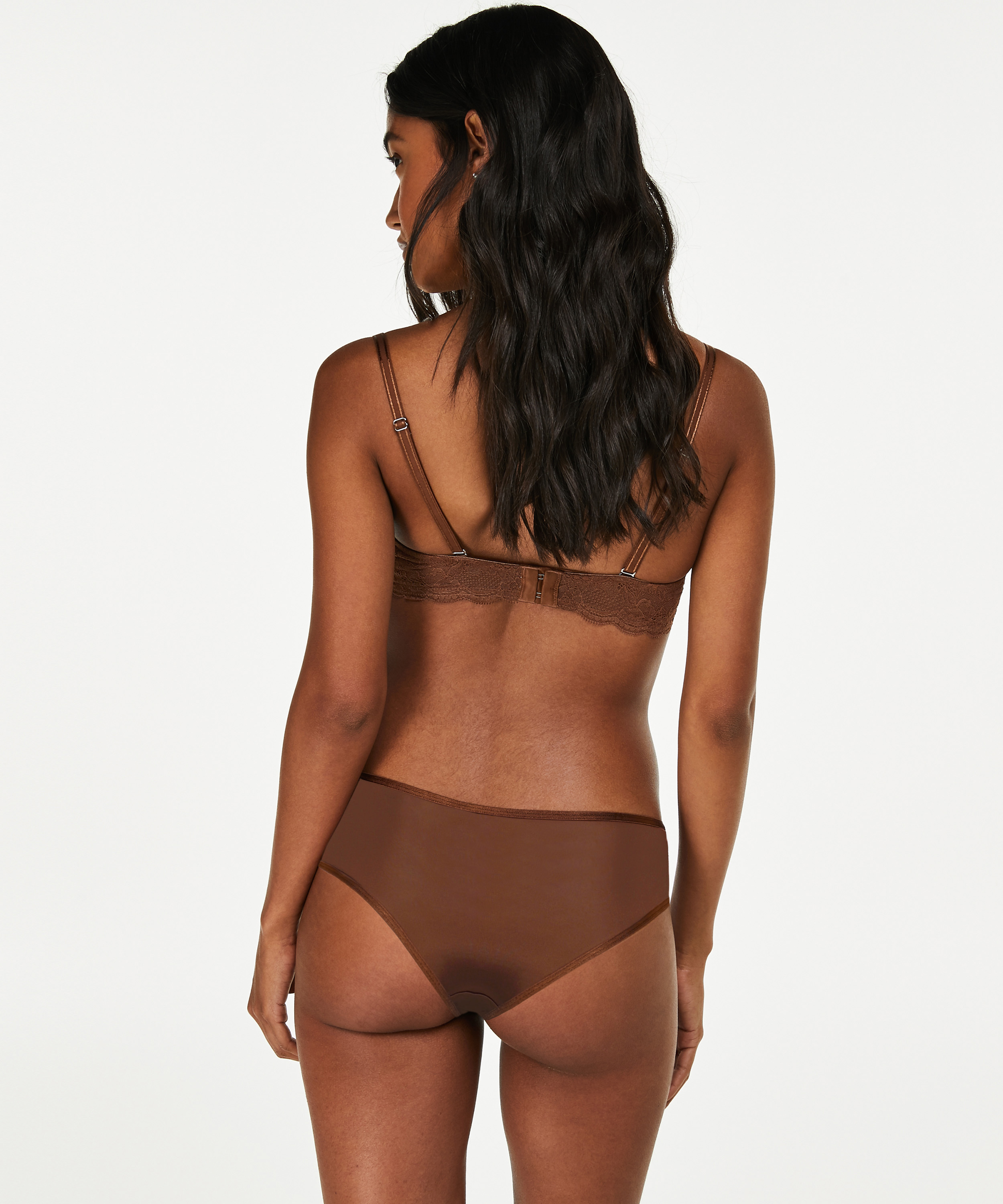 Angie Brazilian, Brown, main