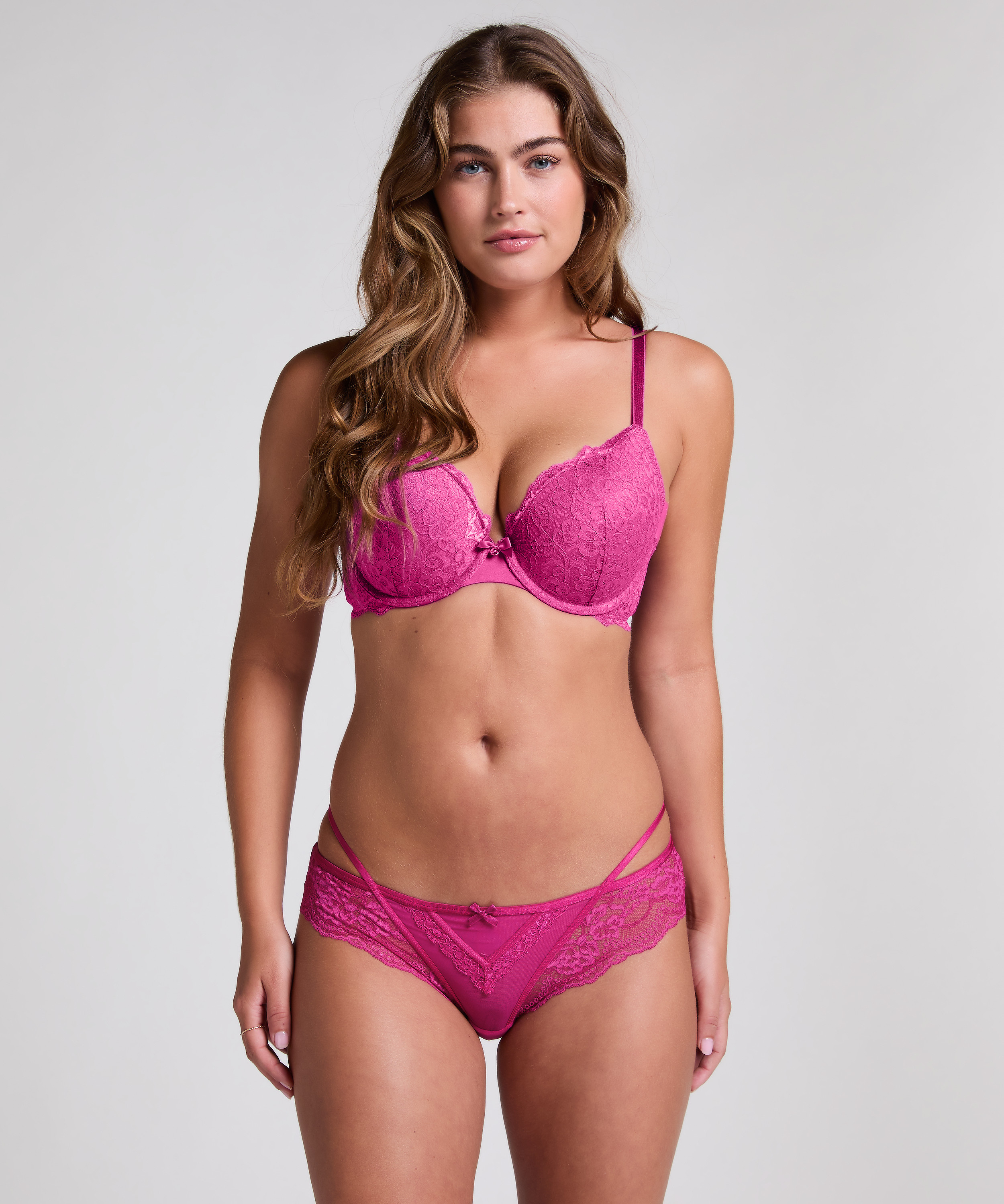 Emma Brazilian, Pink, main