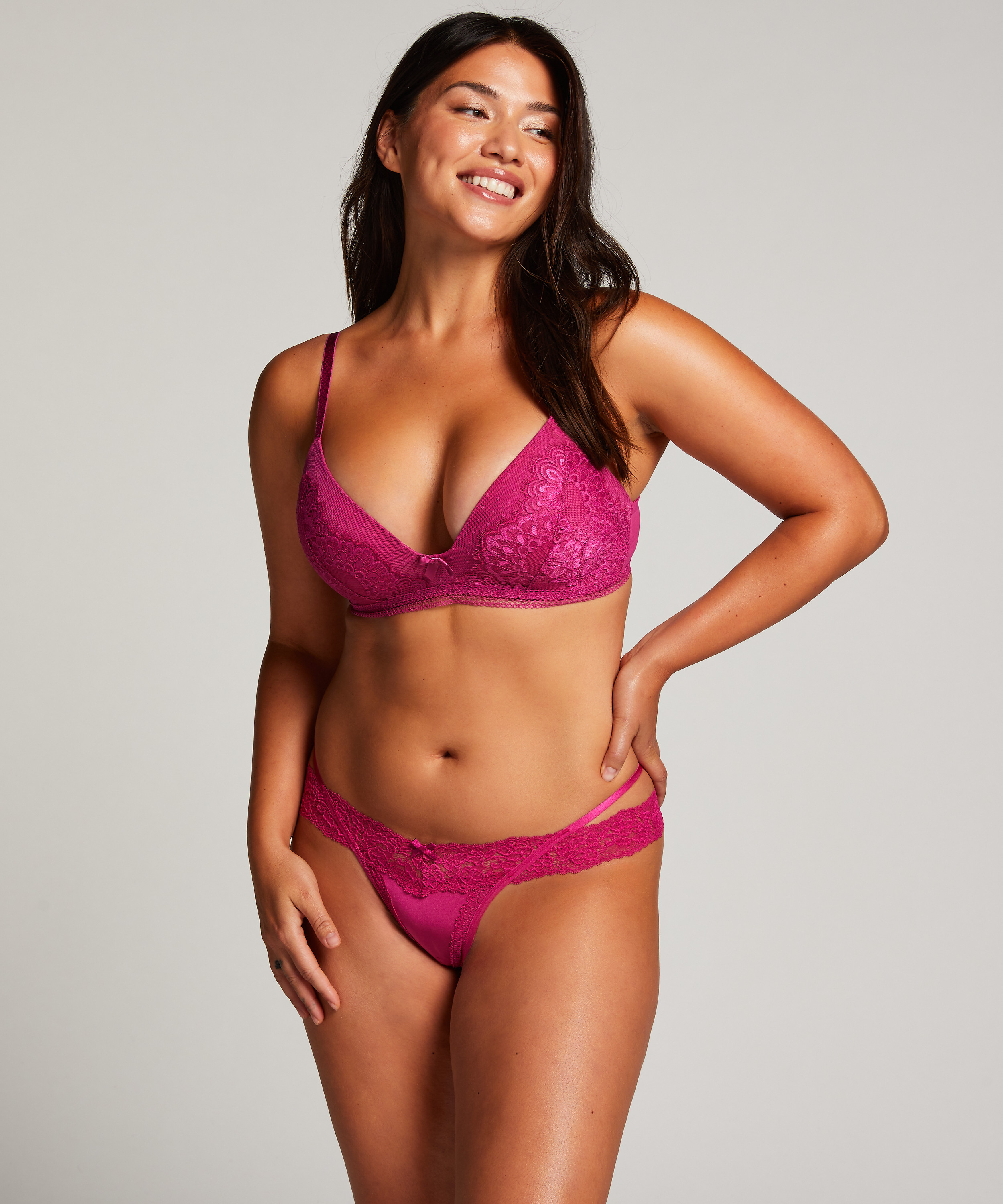 Elliena Thong, Pink, main