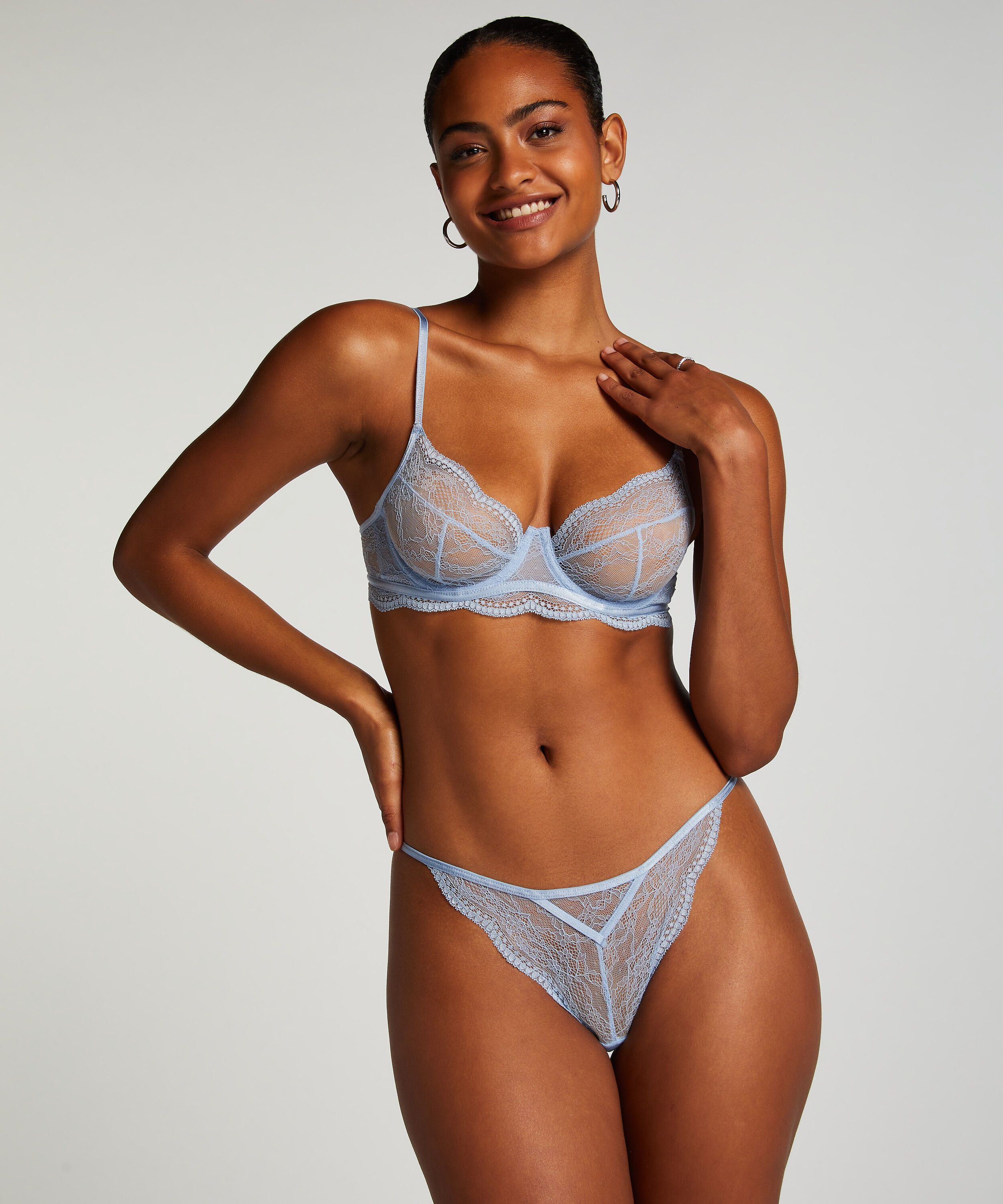 Isabelle Thong, Blue