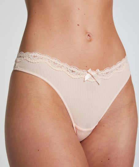 Lola Thong, Pink