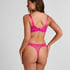 Daisy Thong, Pink