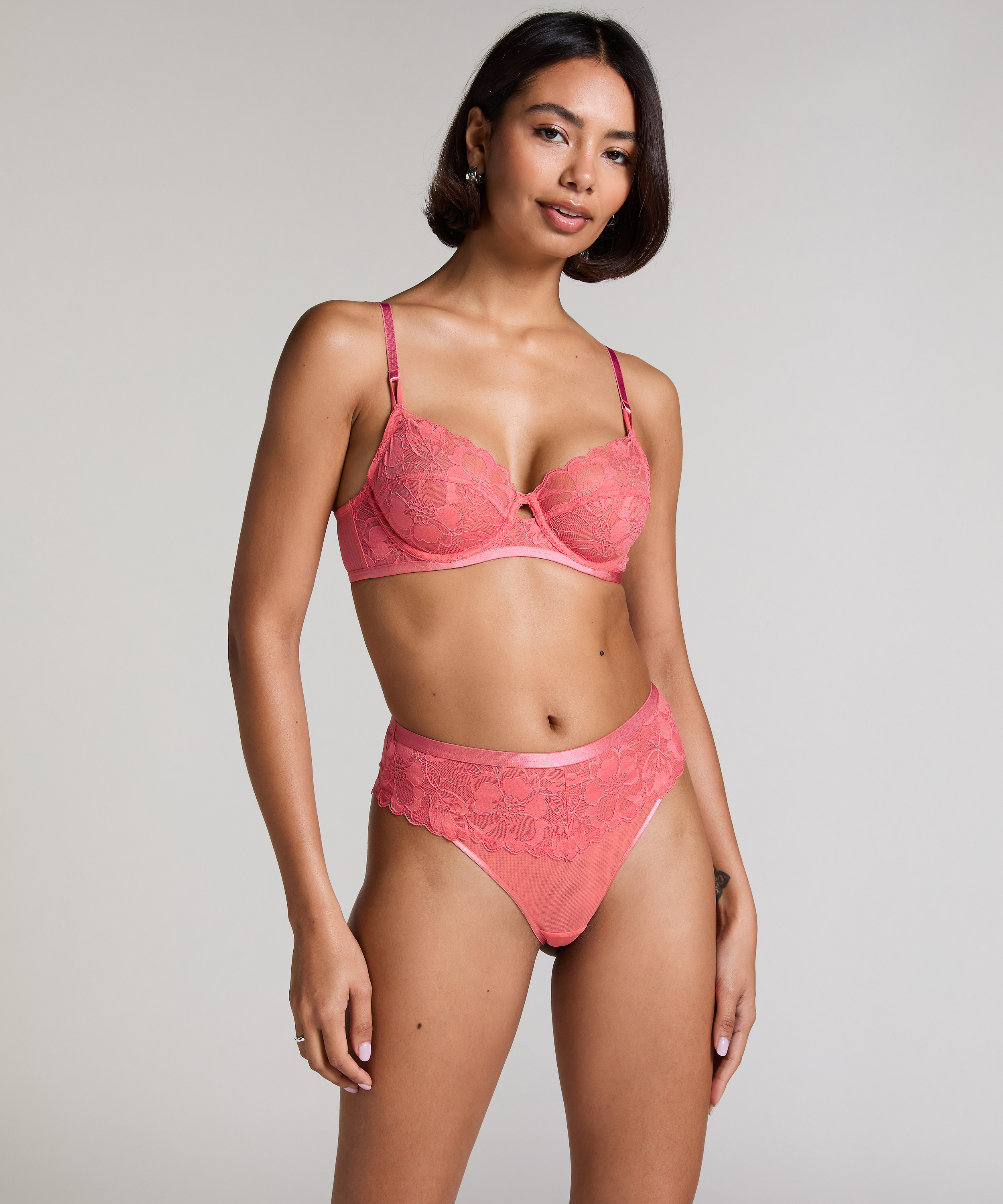 Sophia Thong, Pink, main