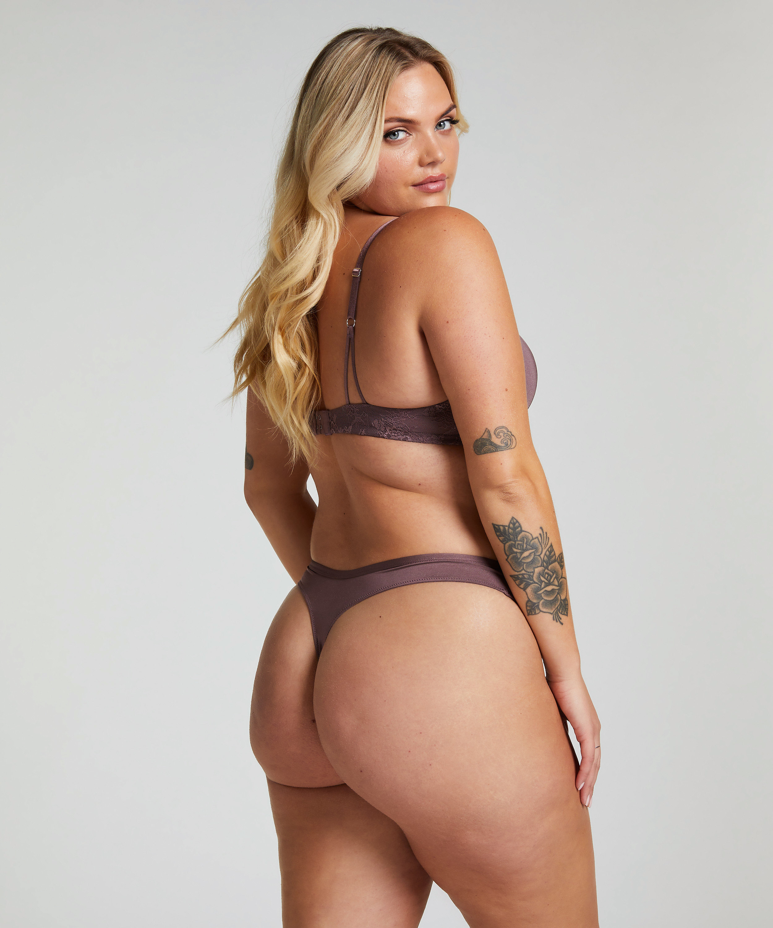 Lea Thong, Purple, main