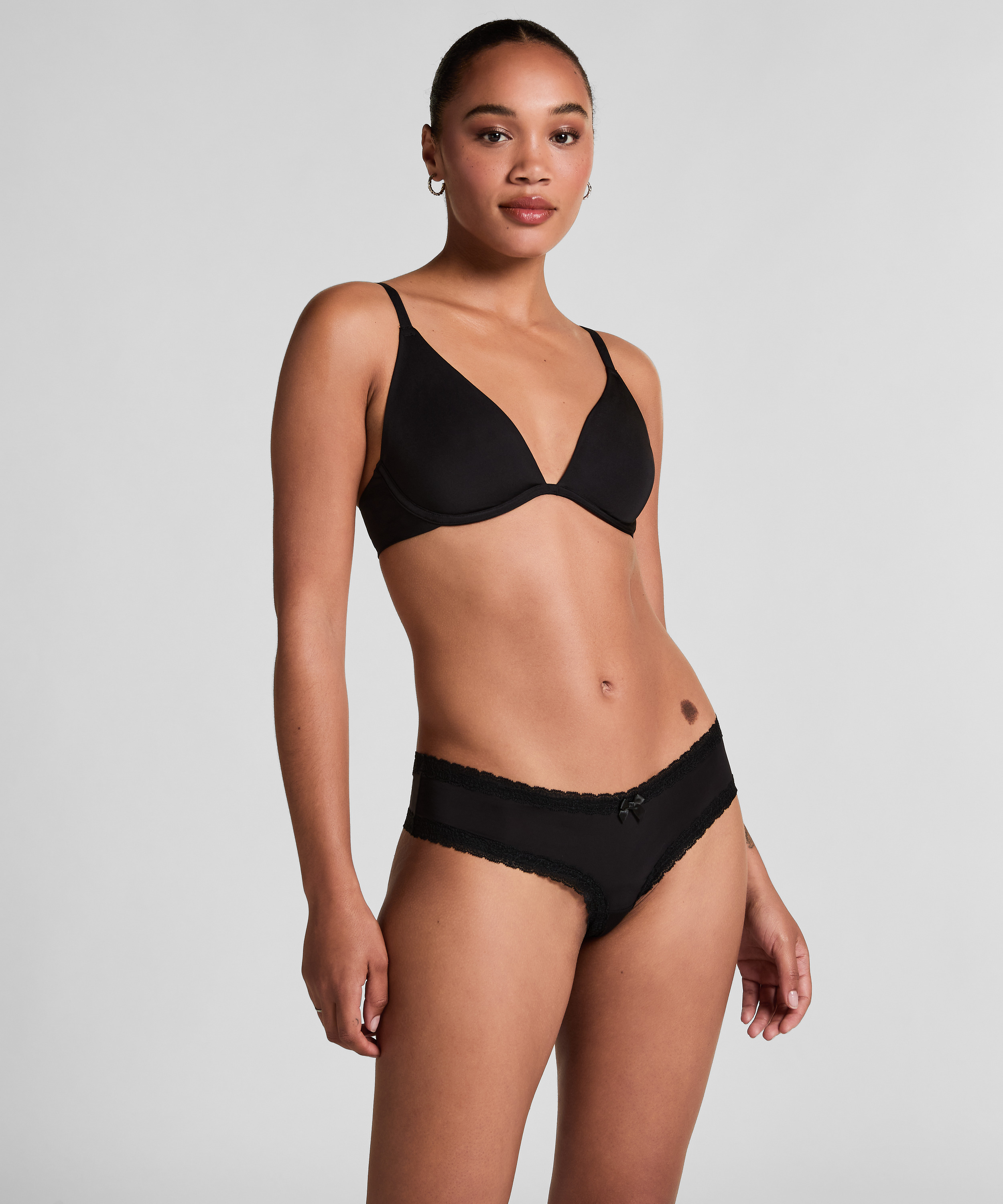 London V-shaped Brazilian, Black, main