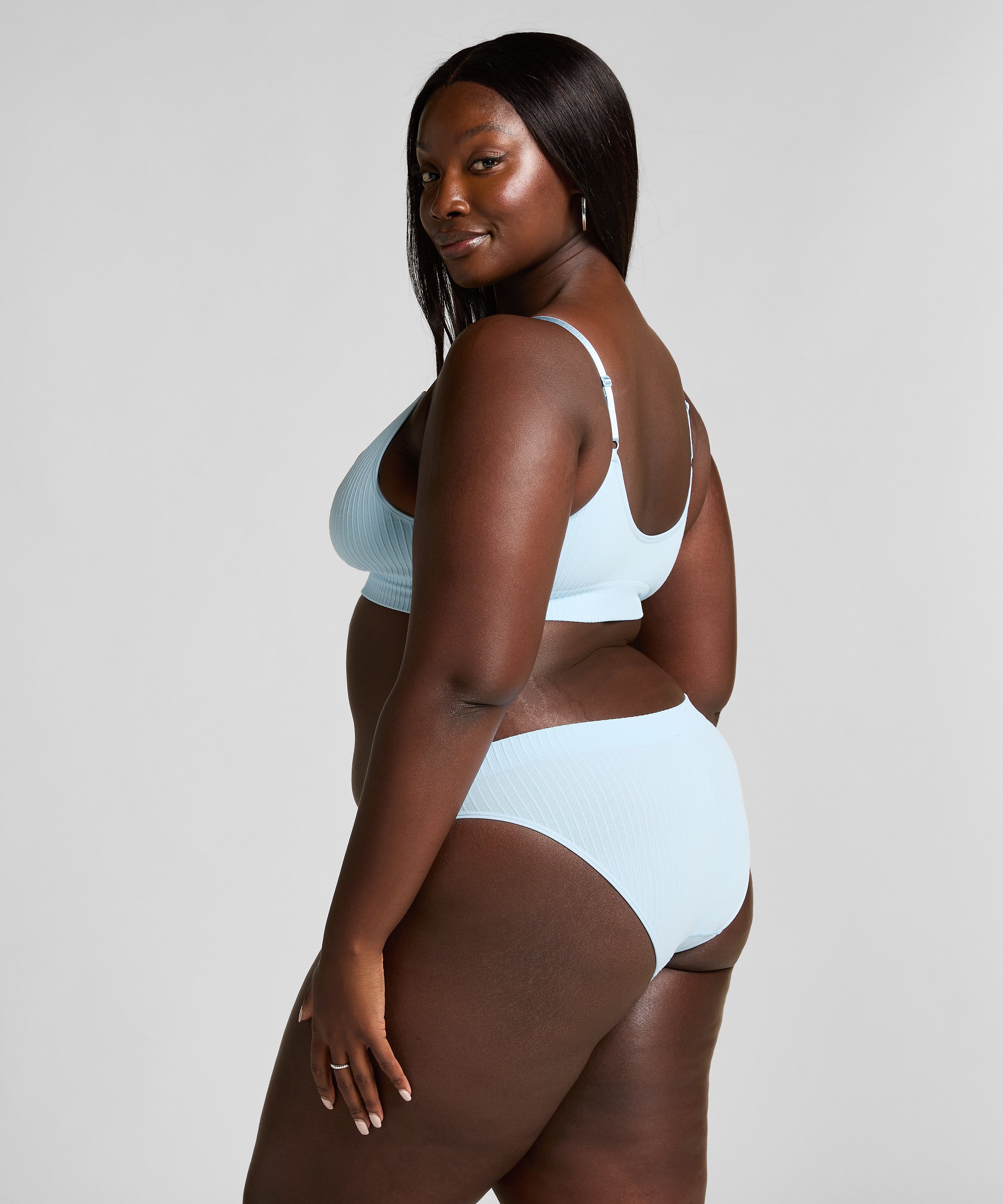 Dianne Bralette, Blue, main