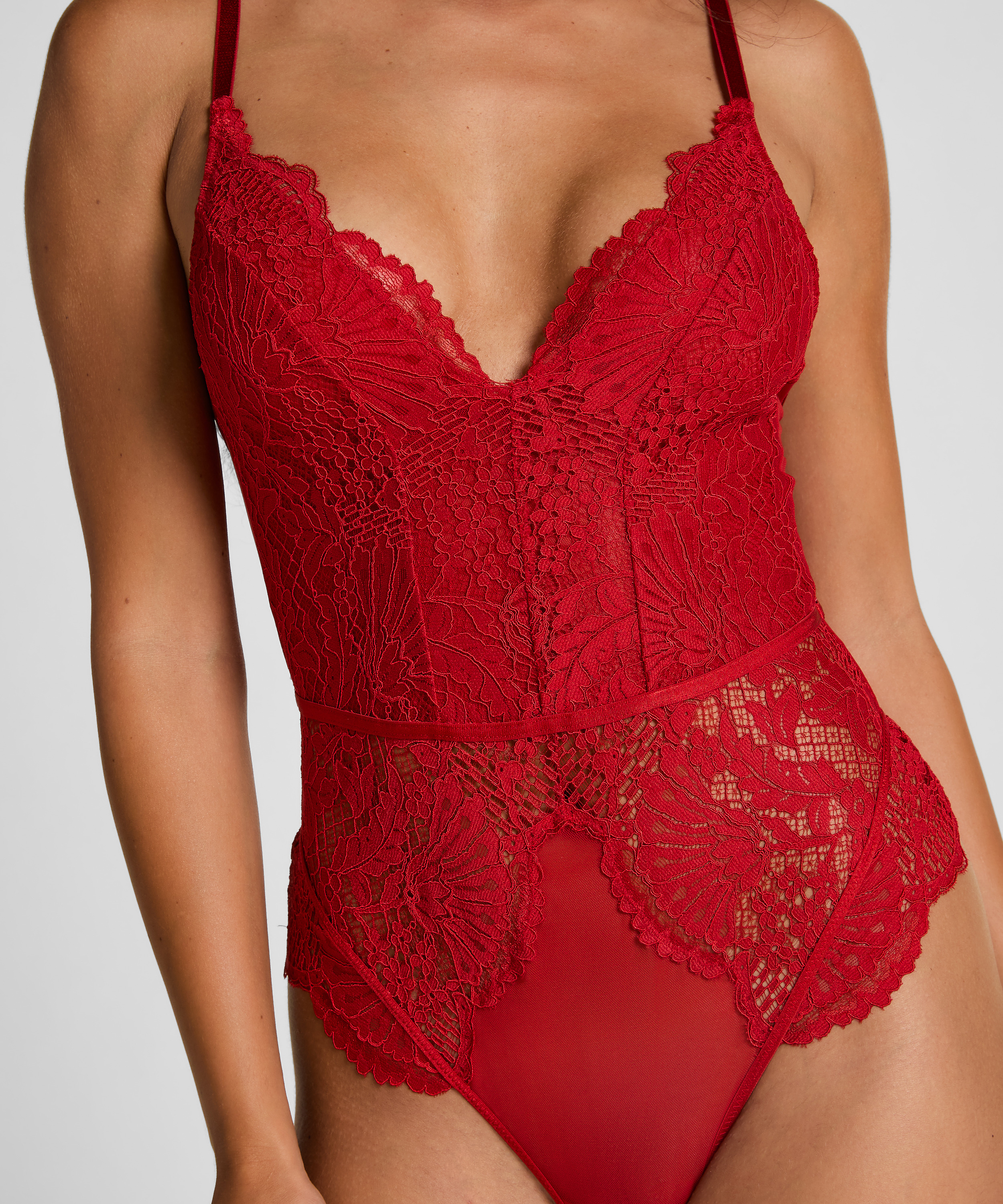 Whitney Body, Red, main