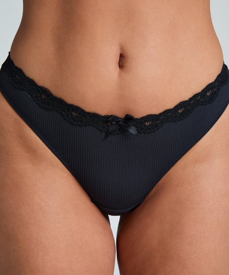 Lola Thong, Black