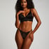 Leonie Thong, Black