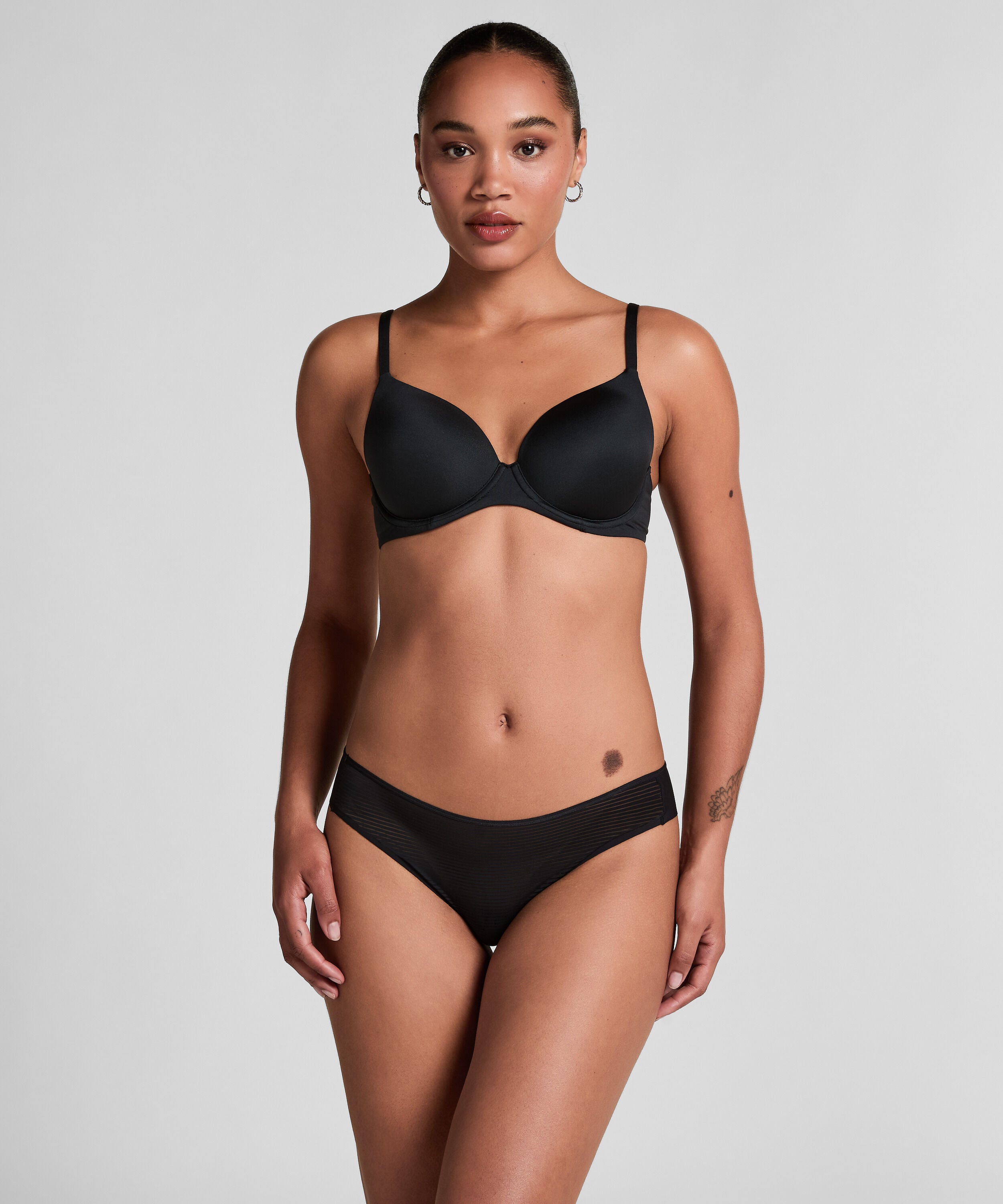 Invisible Brazilian Stripe mesh, Black