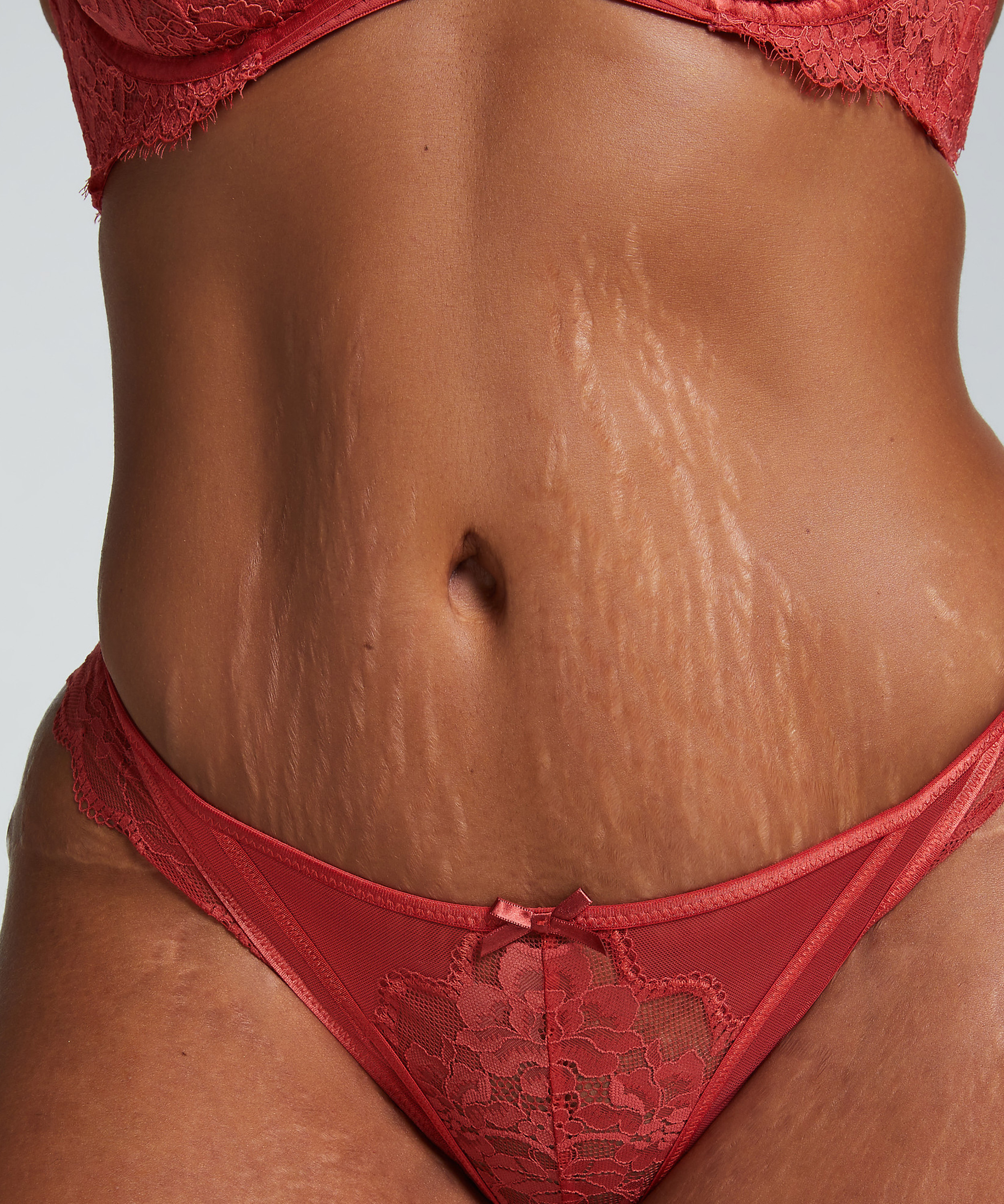 Lorna Brazilian, Red, main