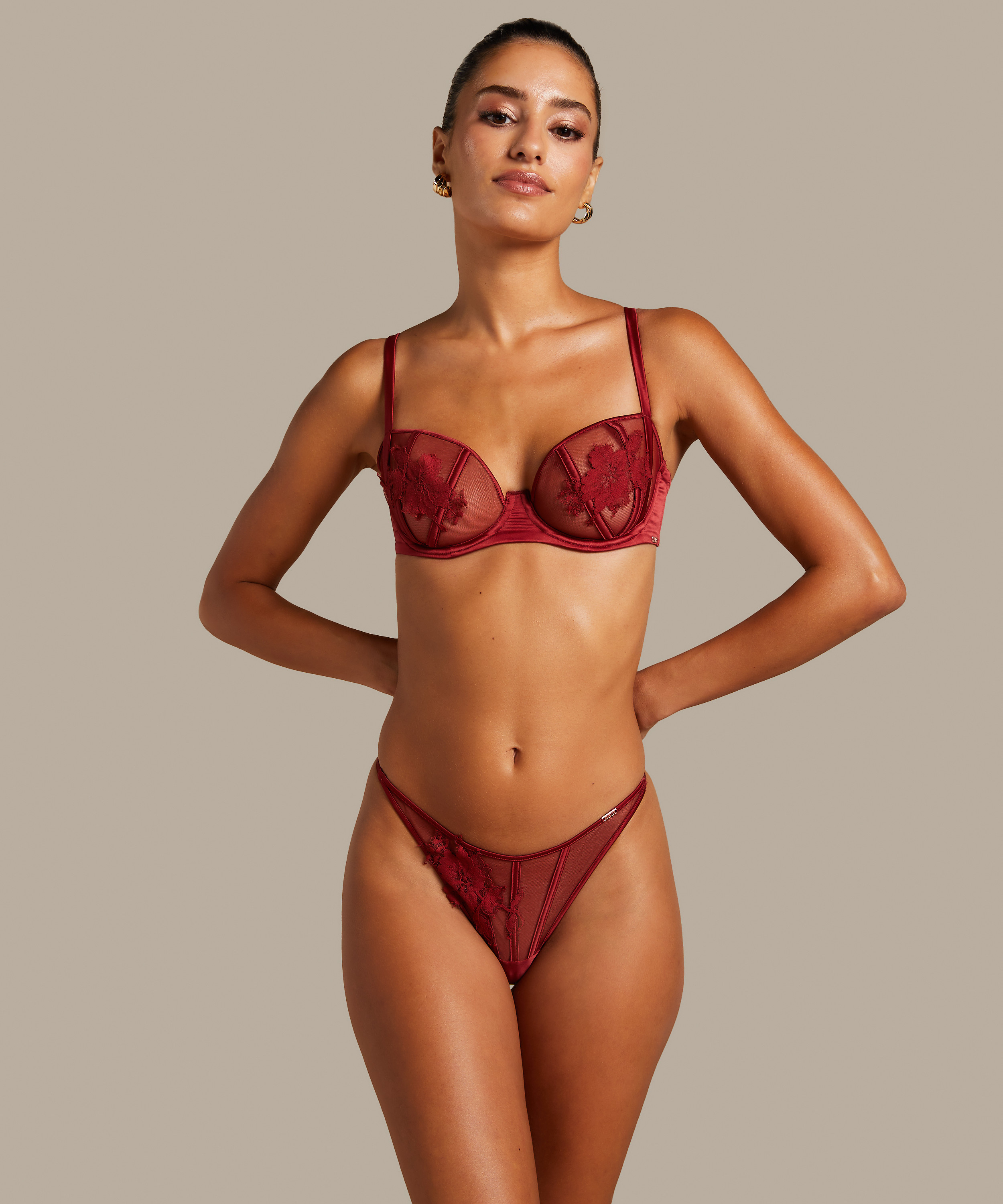 Ember Thong, Red, main