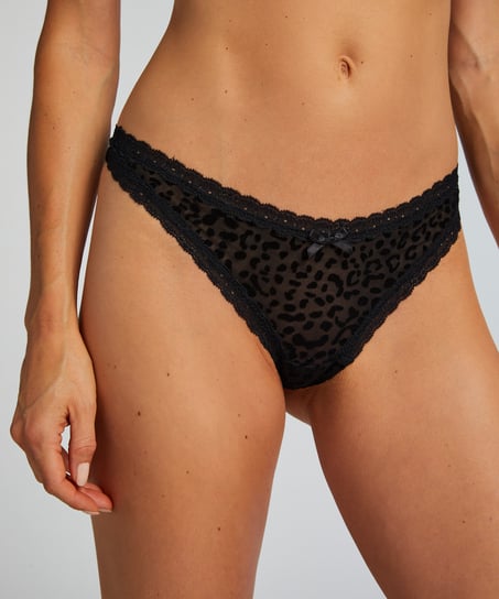 Zena Thong, Black