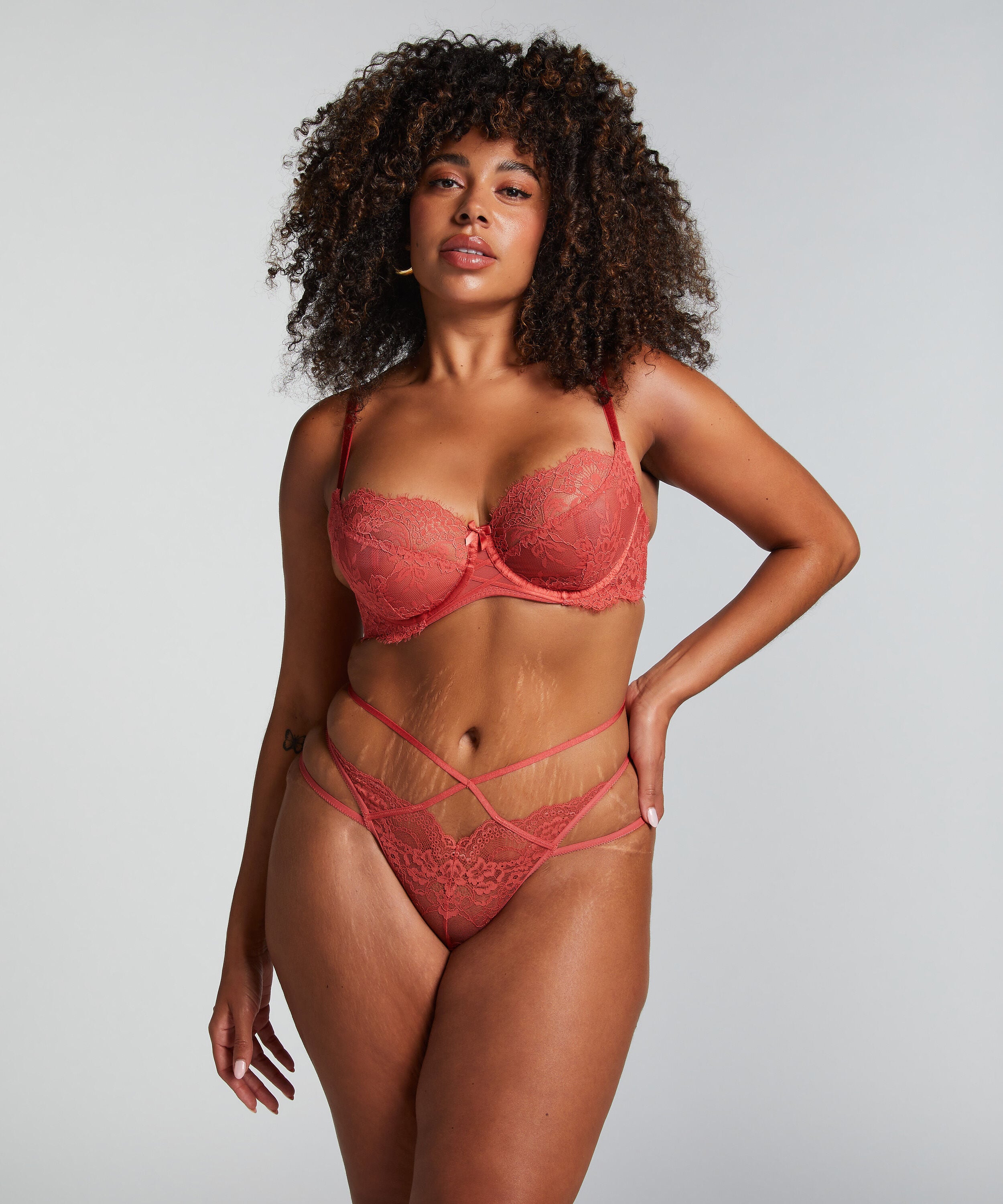 Amala Thong, Red