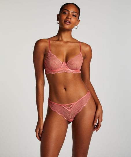 Isabelle Cheekini, Pink