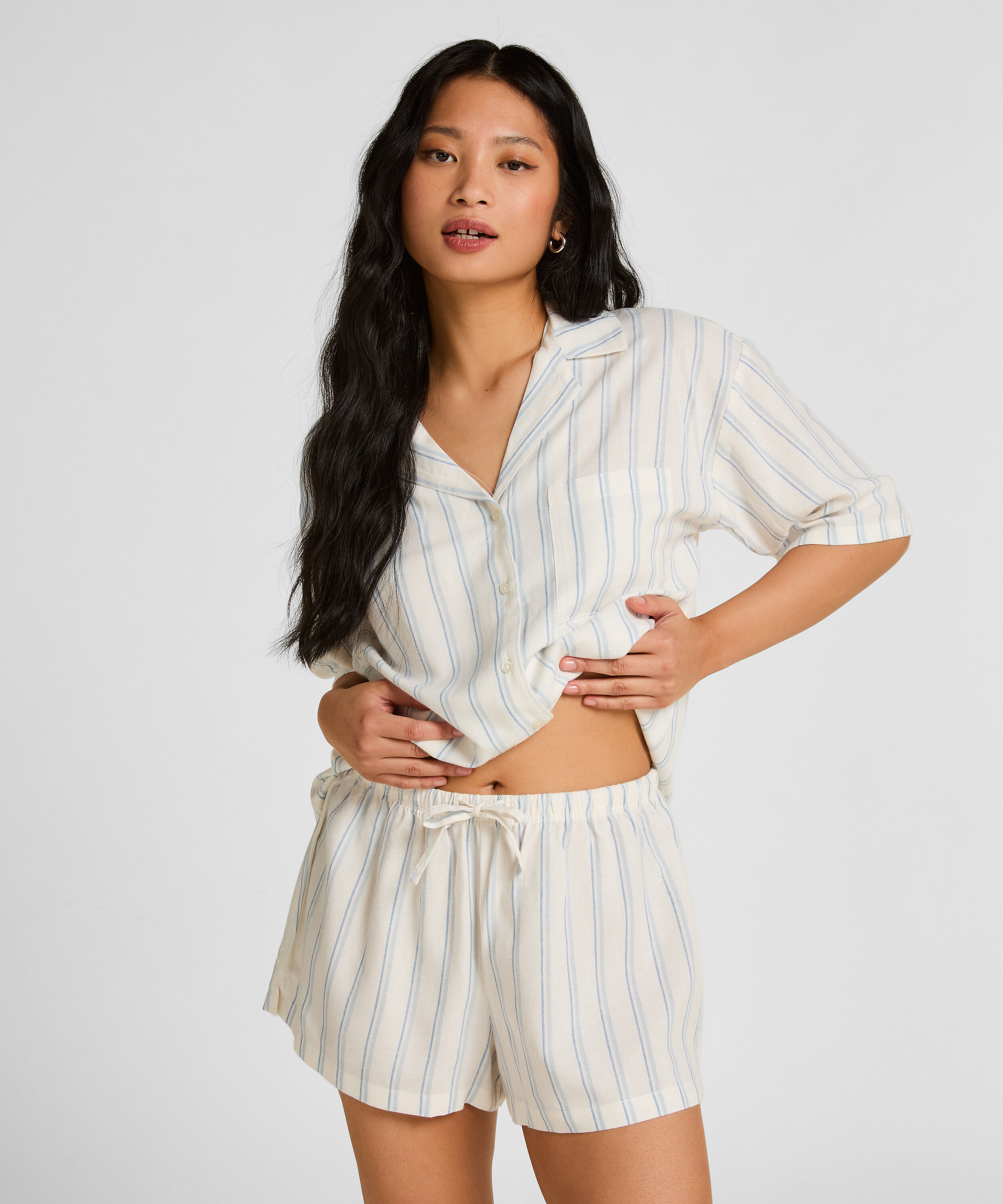 Short Linen, White Short Linen, White