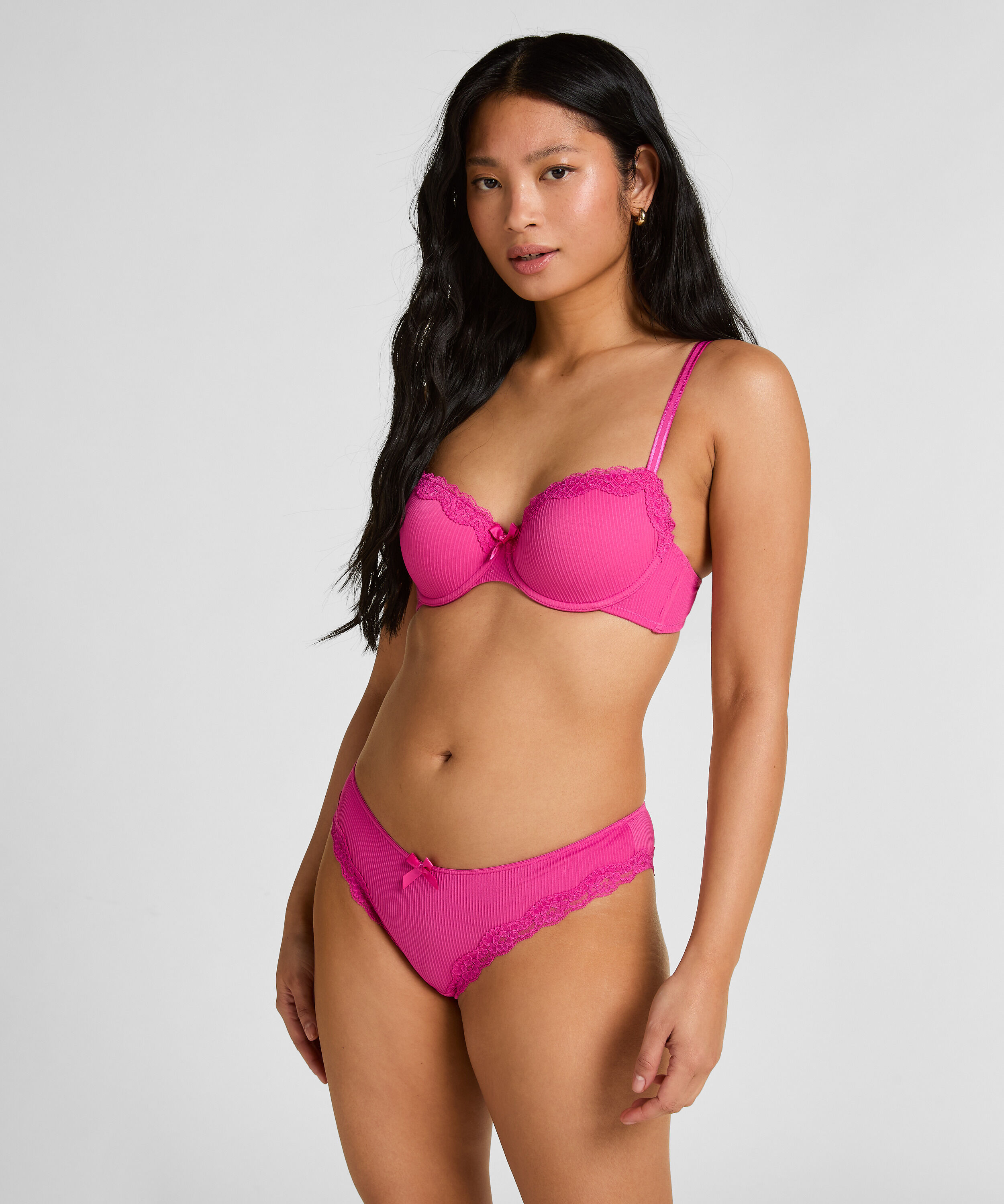 Lola Brazilian