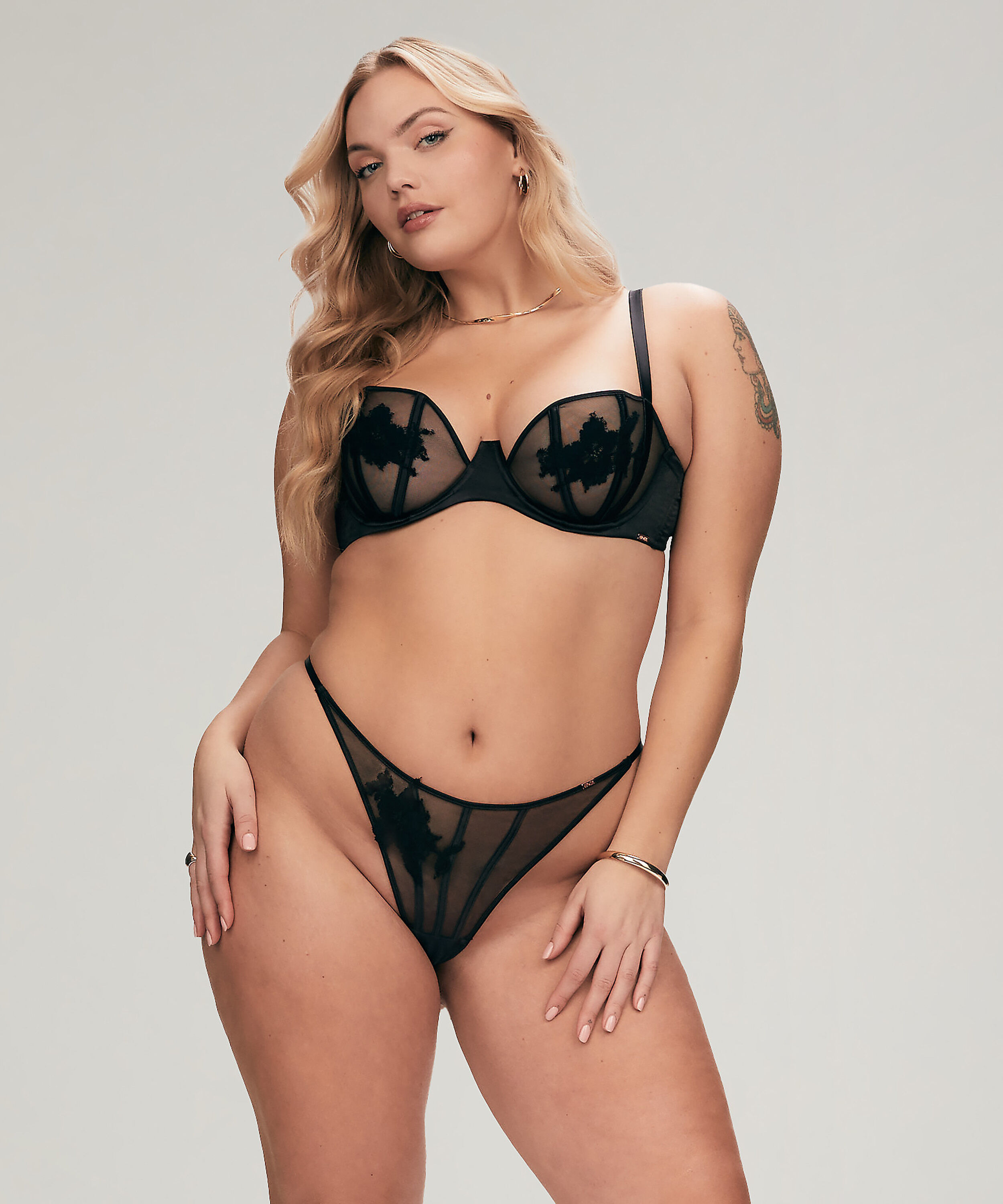 Ember Thong, Black