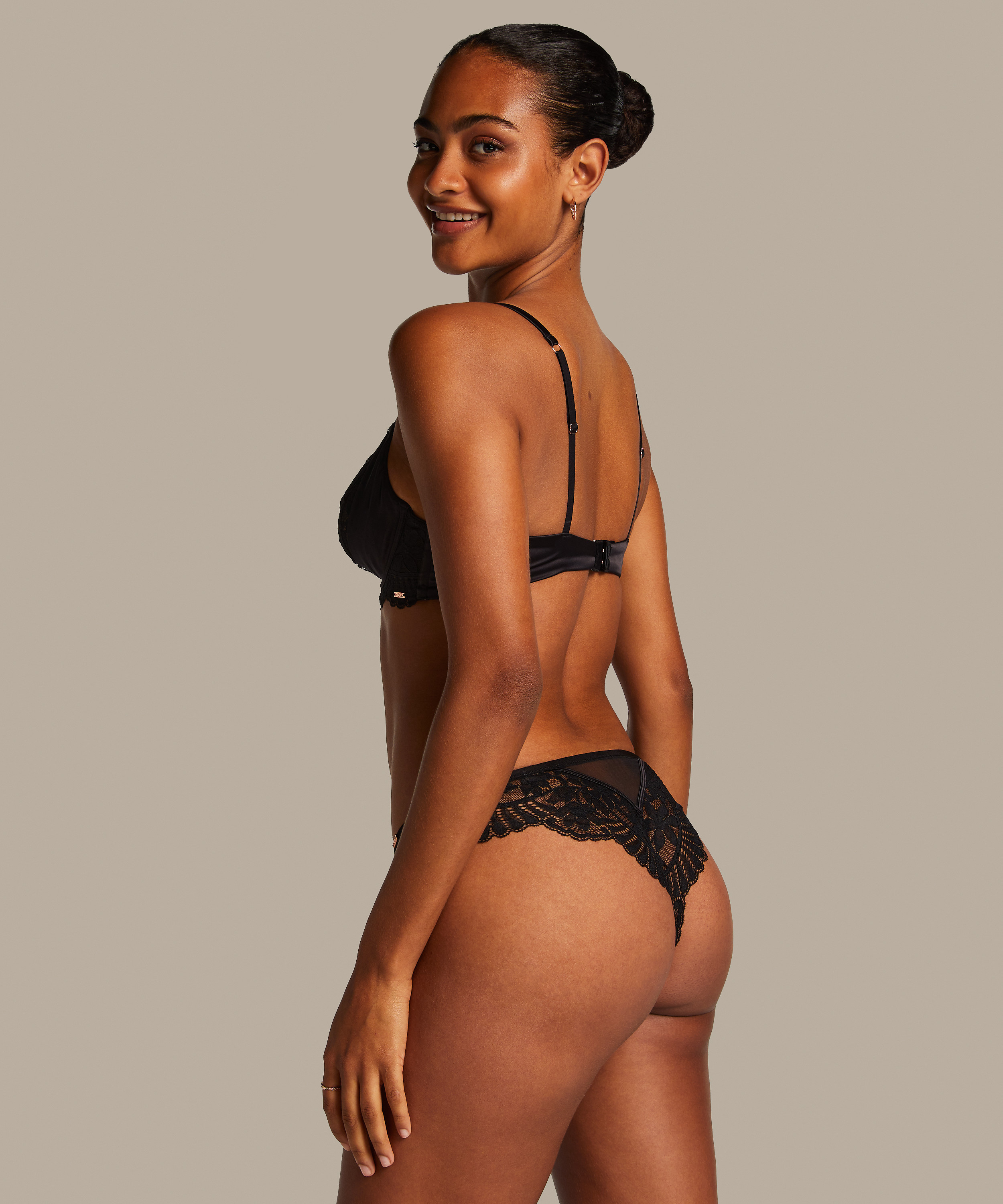 Almendra Brazilian, Black, main