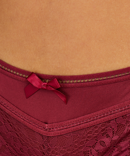 Elise Brazilian, Red