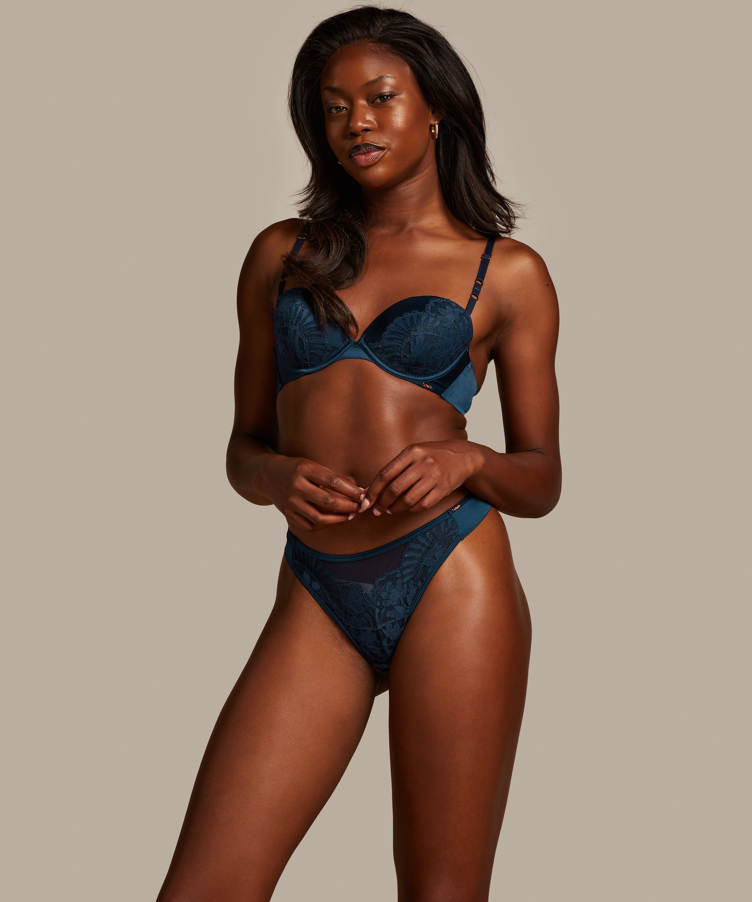 Josien Thong, Blue, main