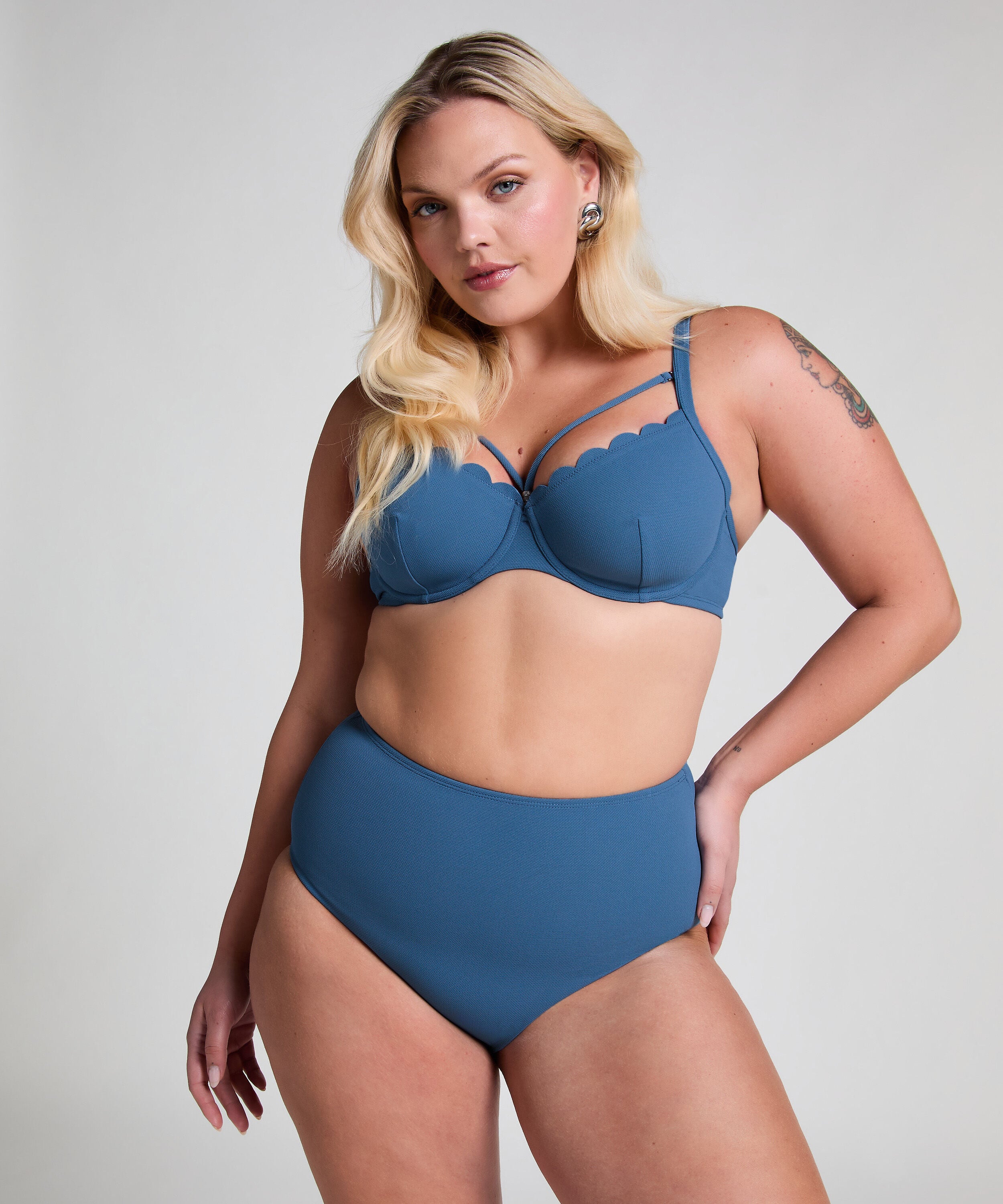 Scallop Padded Underwired Bikini Top