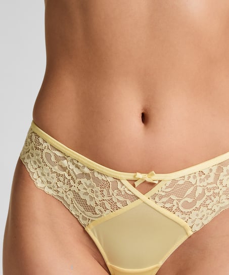 Liloye Cheekini, Yellow