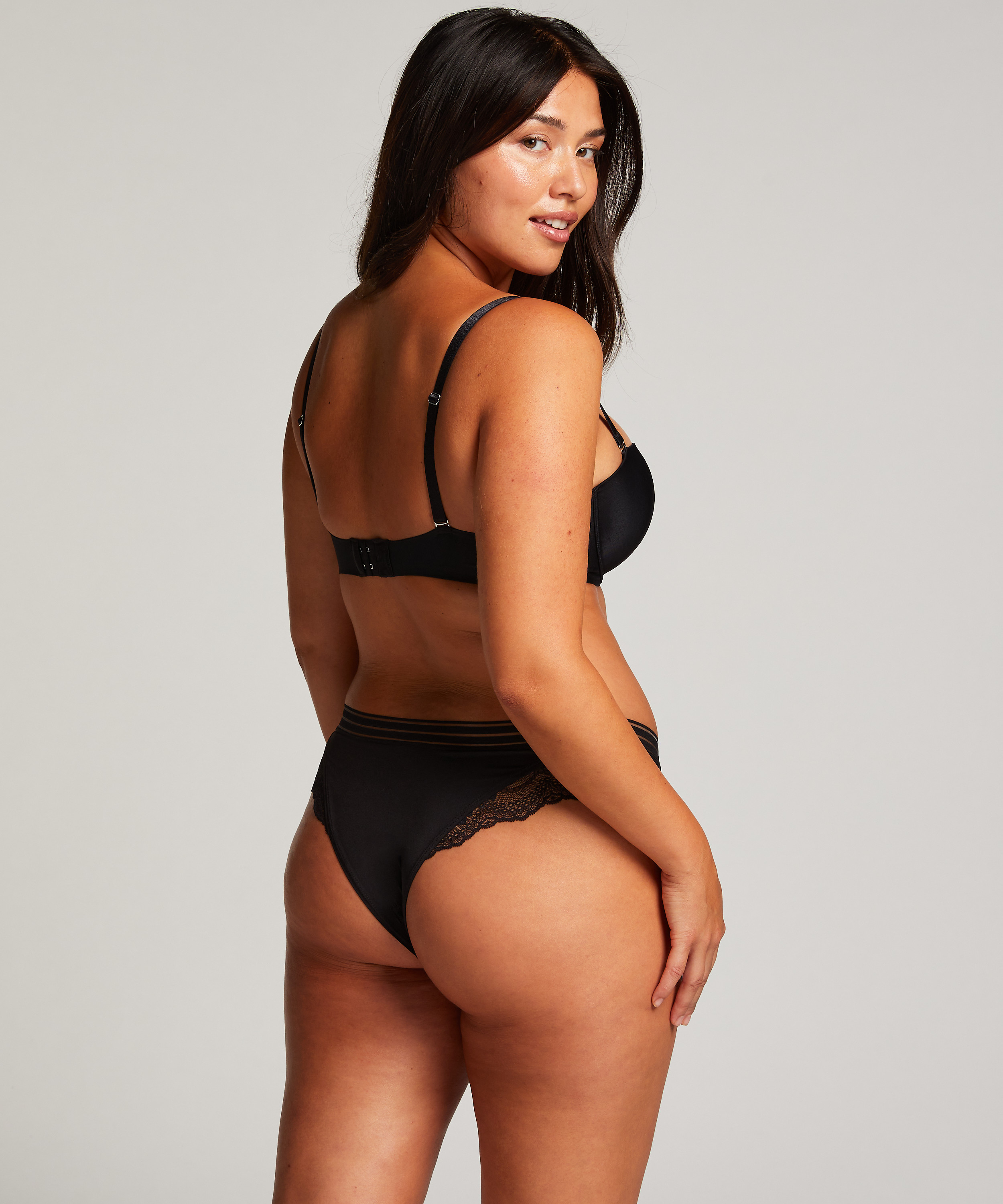 Sully Brazilian, Black, main