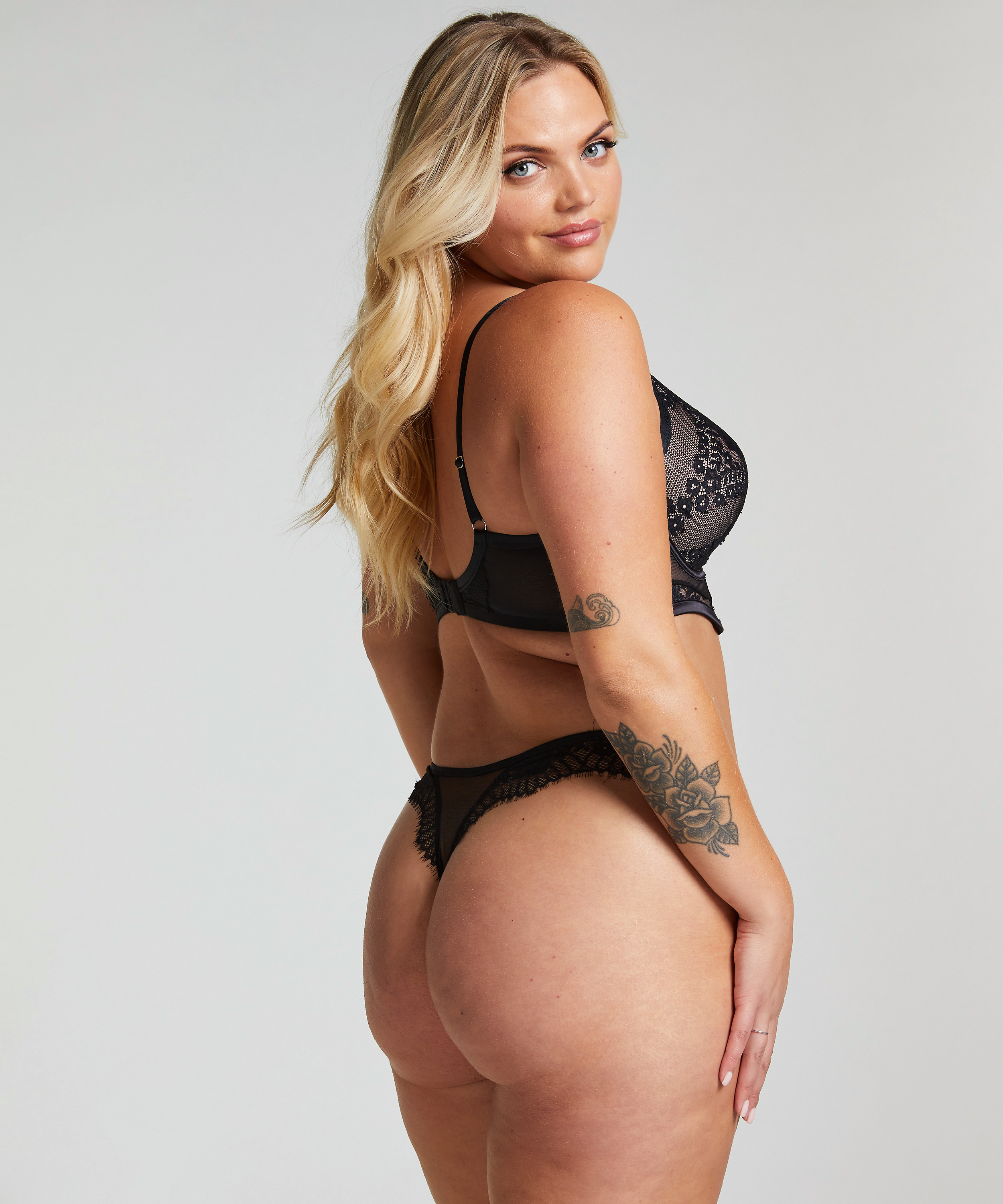 Daphne Thong, Black, main