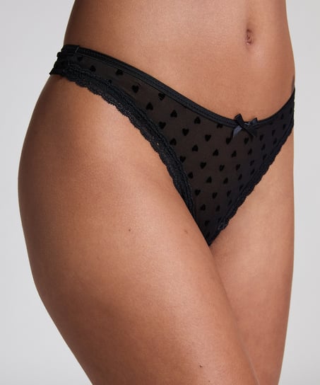 Phoebe Thong, Black