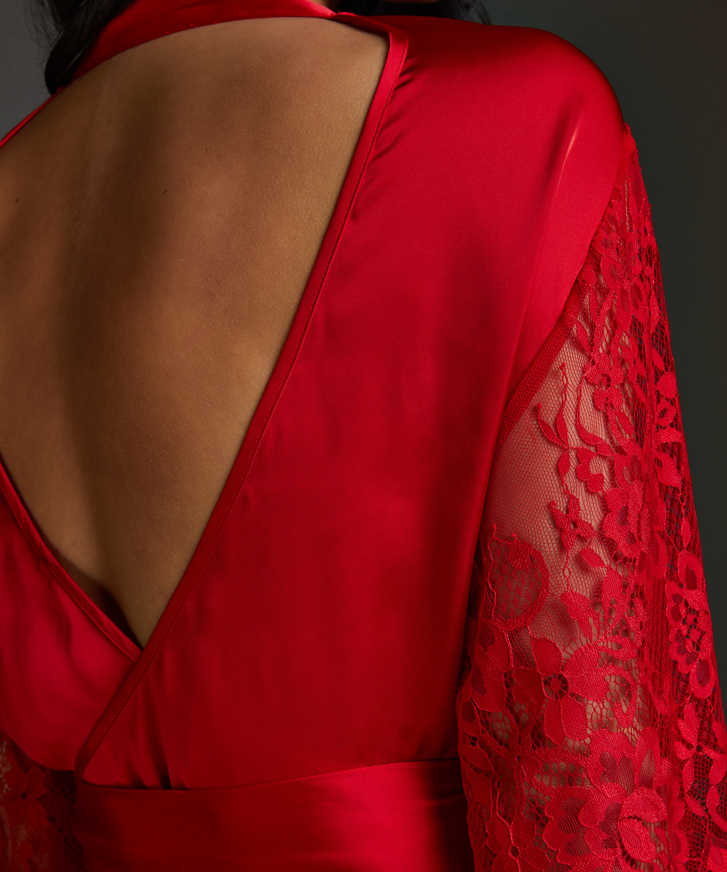 Jennifer Kimono, Red, main